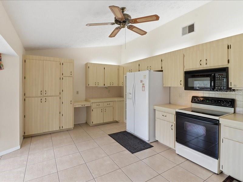 Image 7 of 69 For 240 Indianapolis Avenue