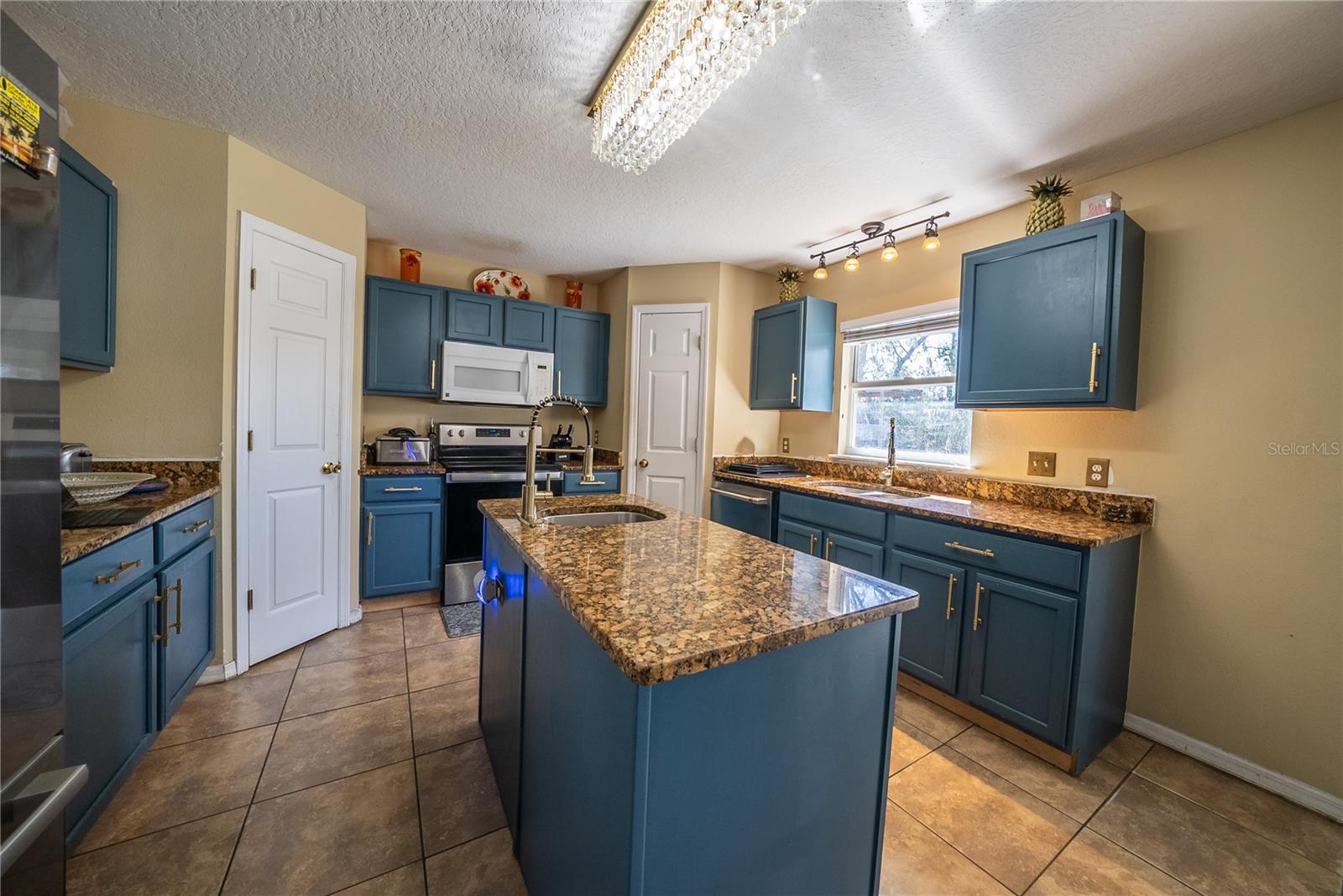 Image 11 of 56 For 5306 115th Street Road