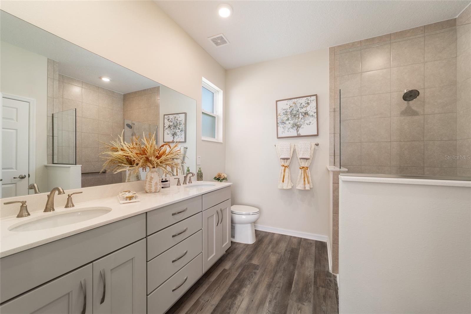 Image 17 of 29 For 8958 75th Loop