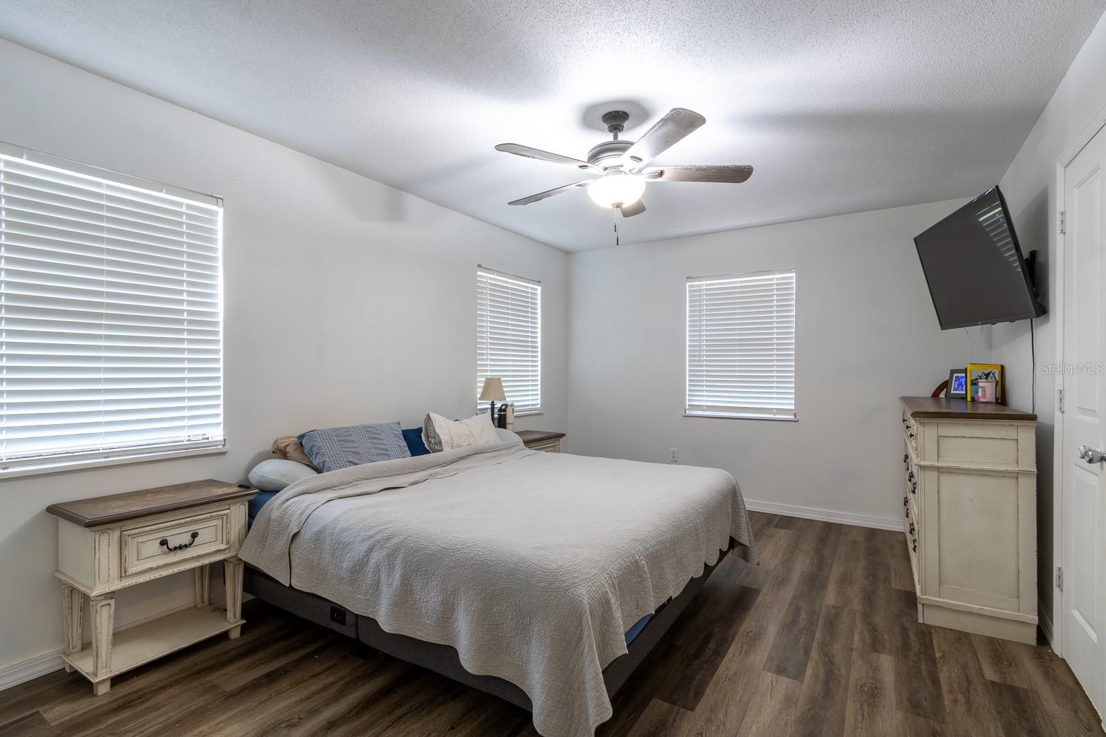 Image 17 of 21 For 14215 142nd Place