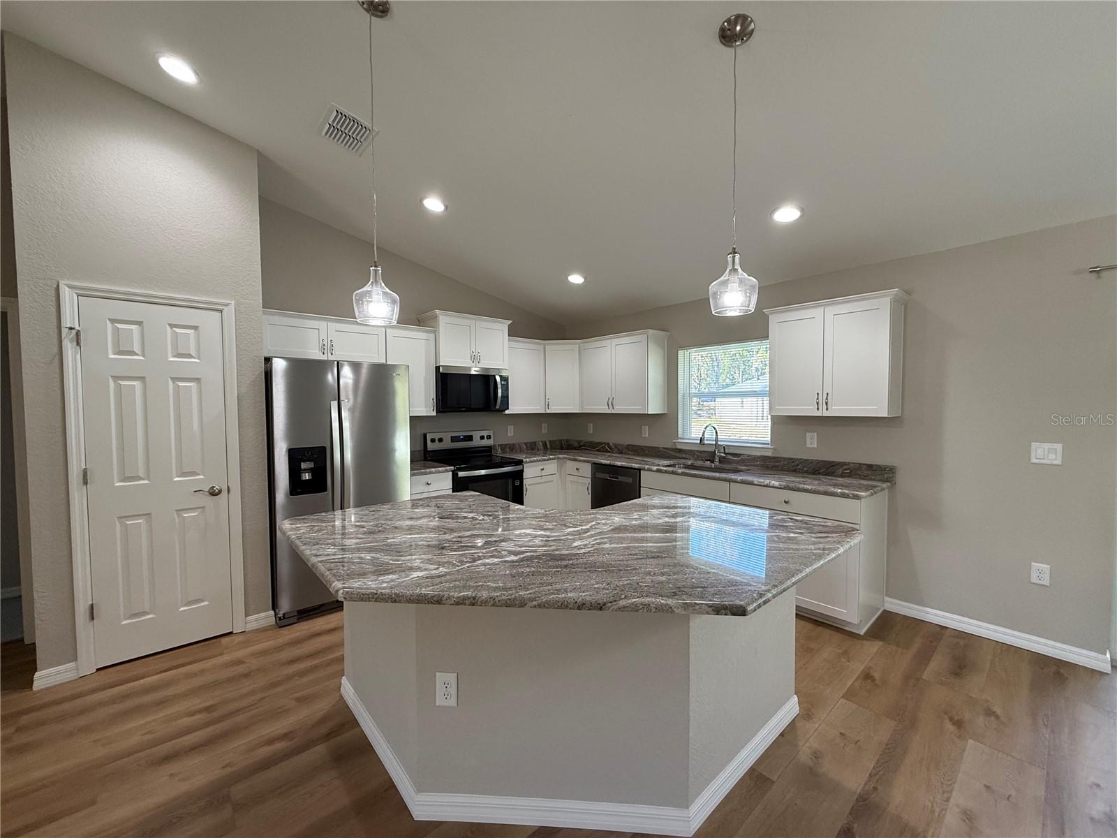 Image 7 of 28 For 10426 133rd Avenue