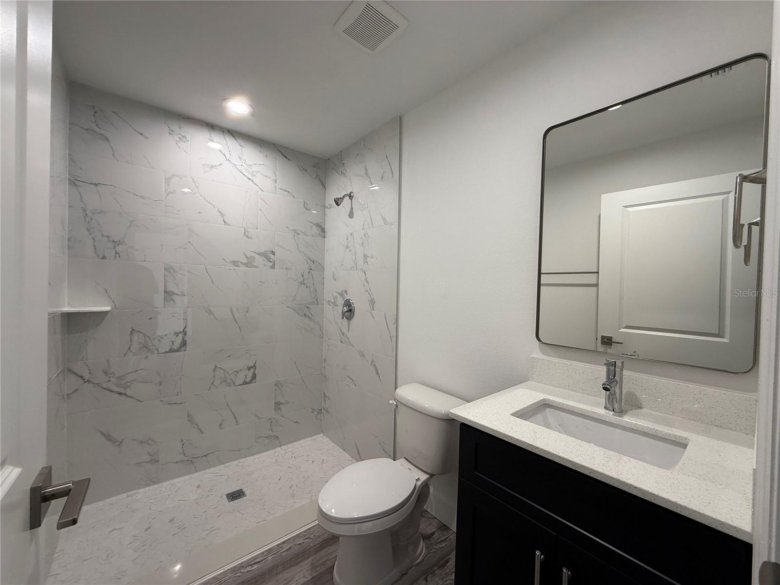 Image 10 of 12 For 14 Locust Radial Circle