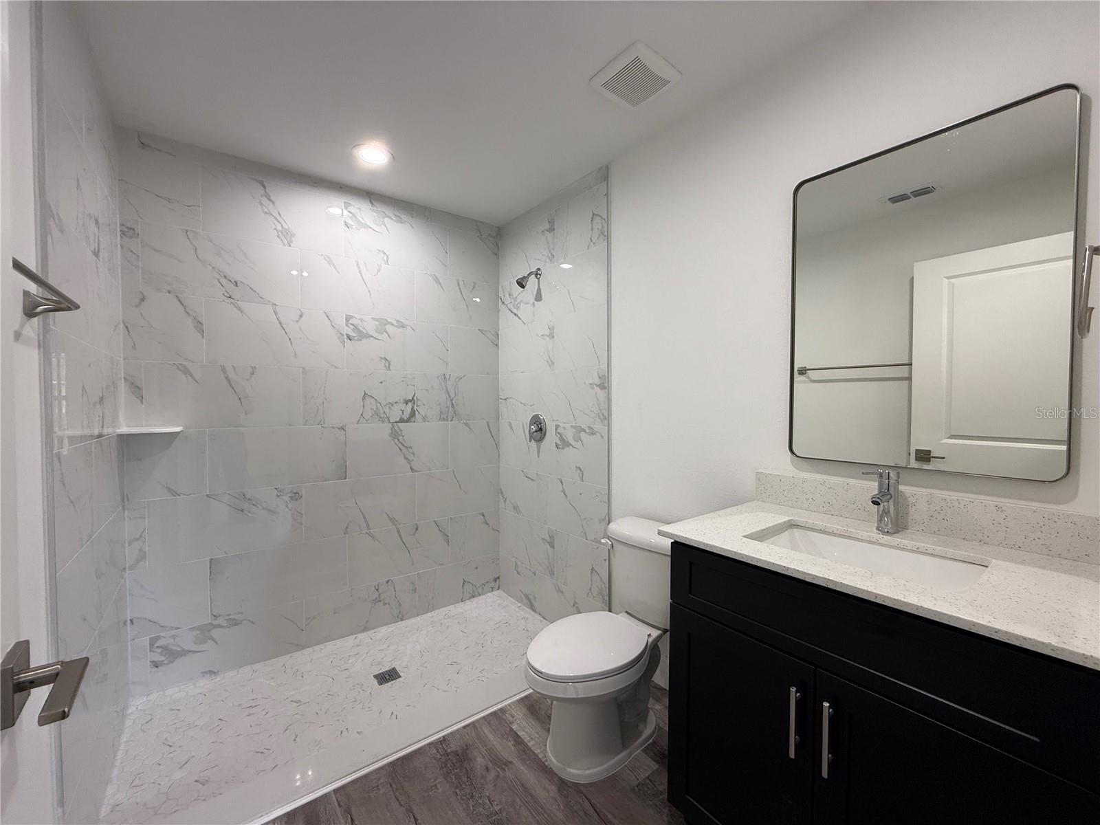 Image 7 of 12 For 14 Locust Radial Circle