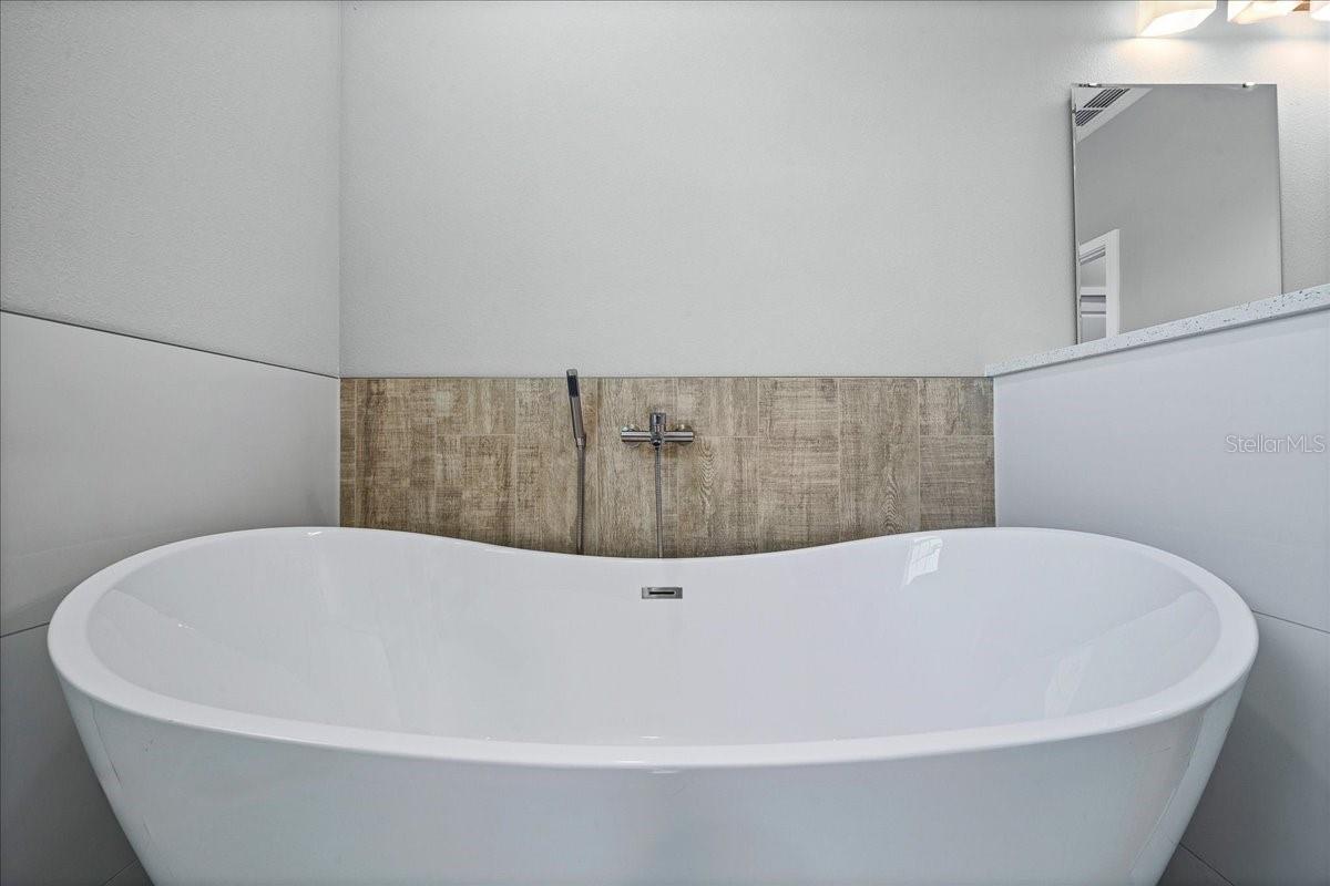 Image 23 of 52 For 2761 173rd Street Road