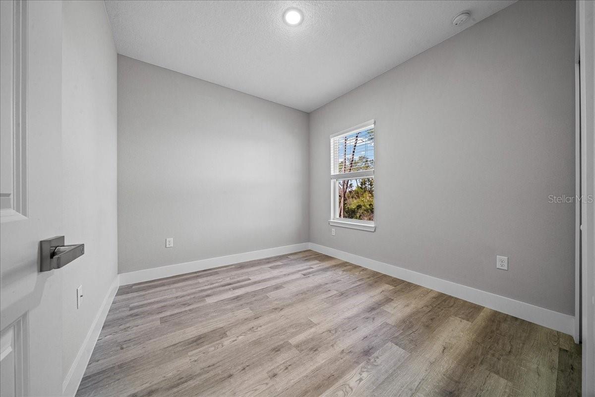 Image 33 of 52 For 2761 173rd Street Road