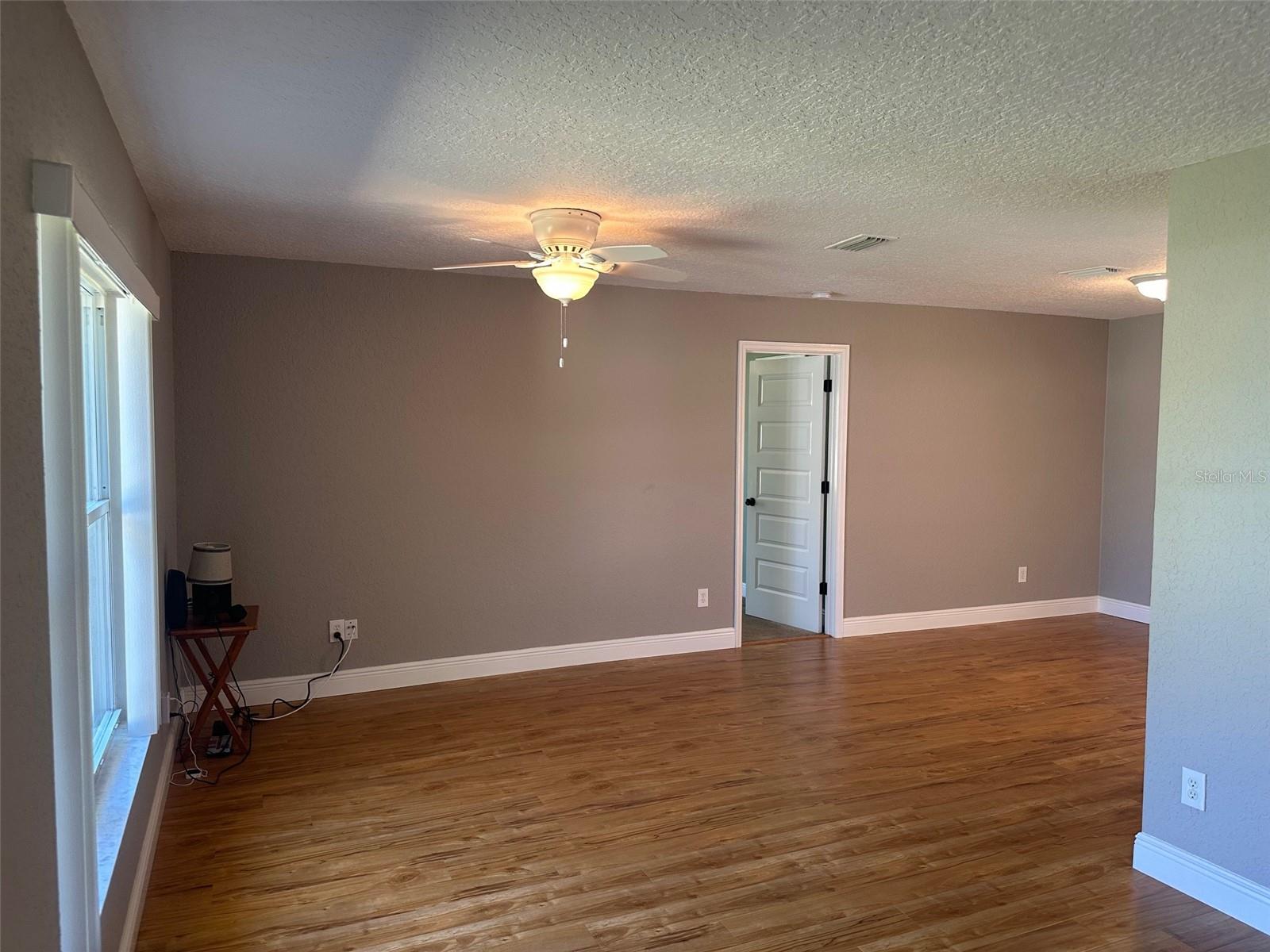 Image 4 of 51 For 1774 Water Lily Drive