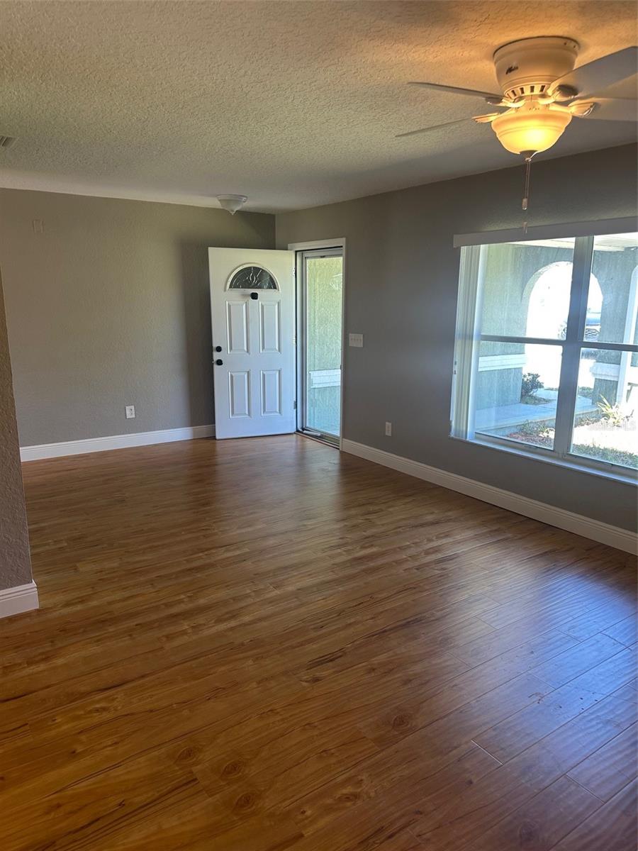 Image 5 of 51 For 1774 Water Lily Drive