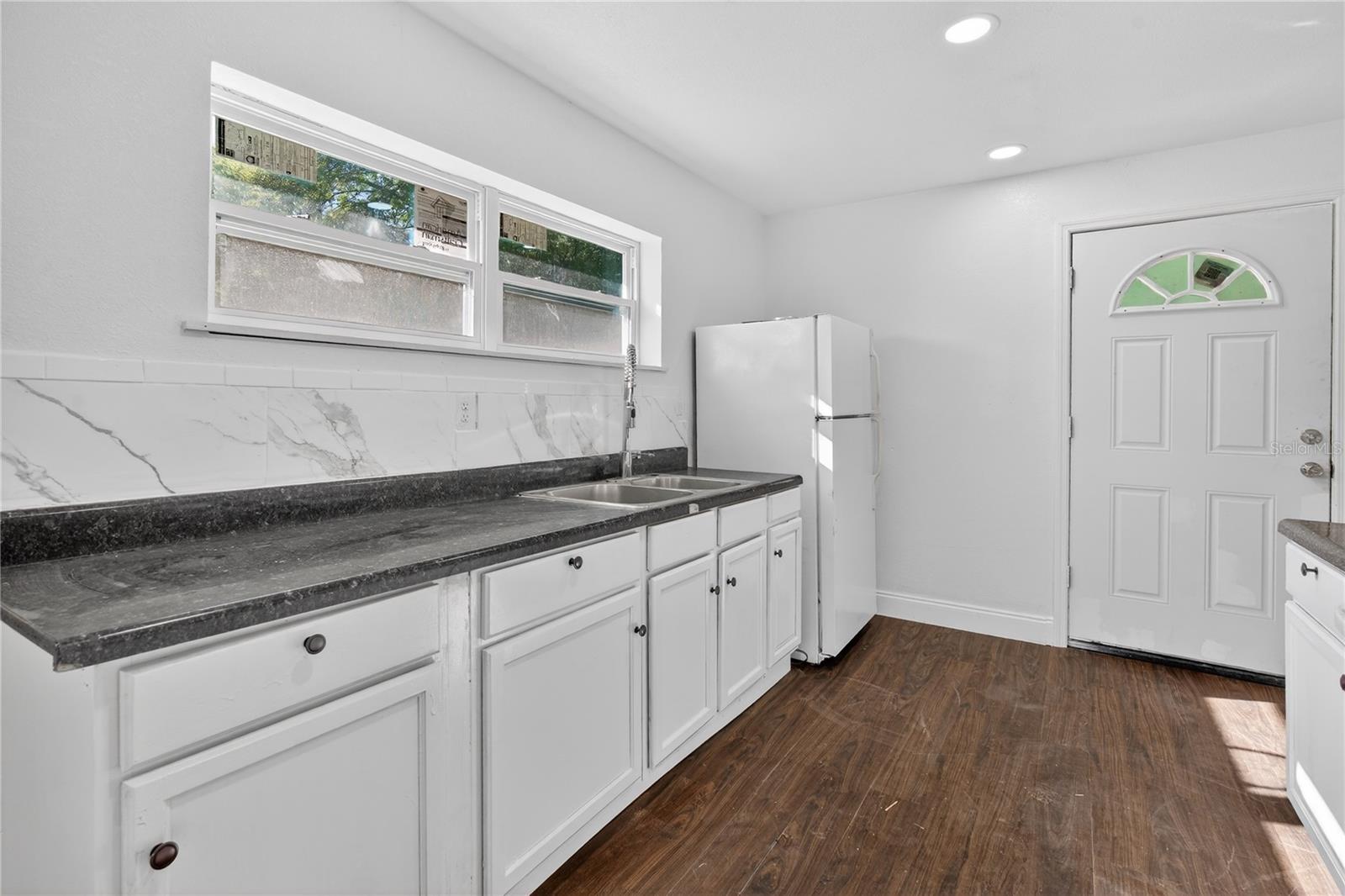 Image 16 of 26 For 2220 1st Avenue