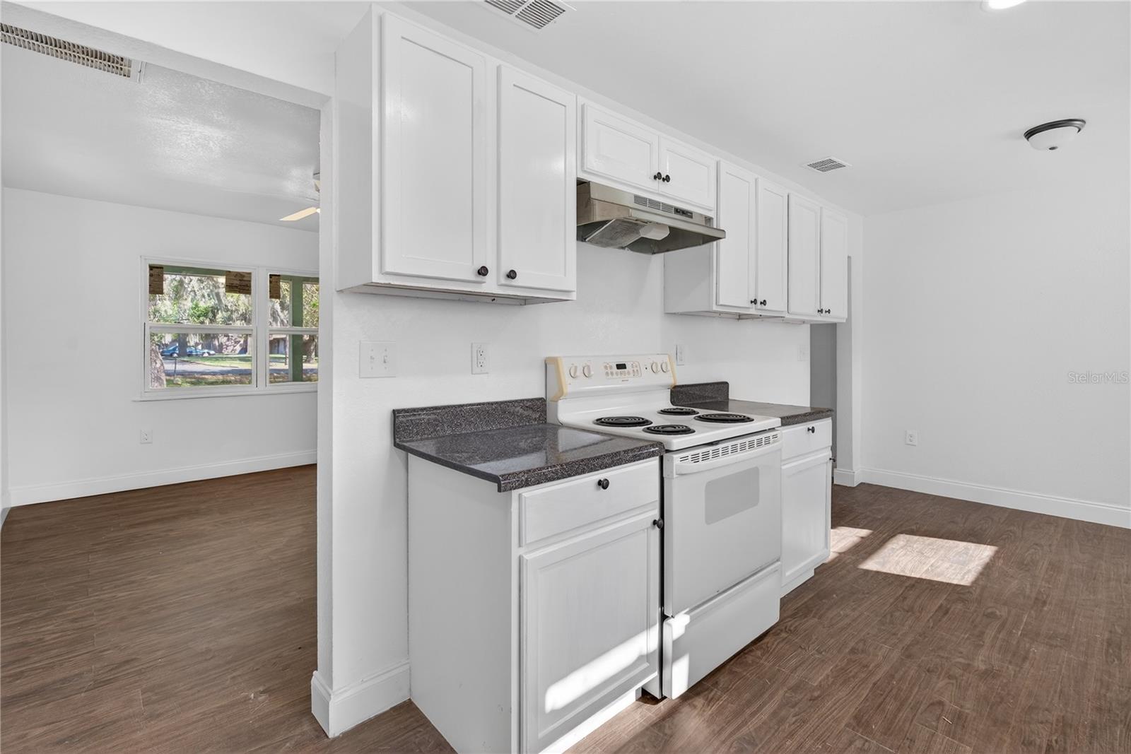 Image 19 of 26 For 2220 1st Avenue