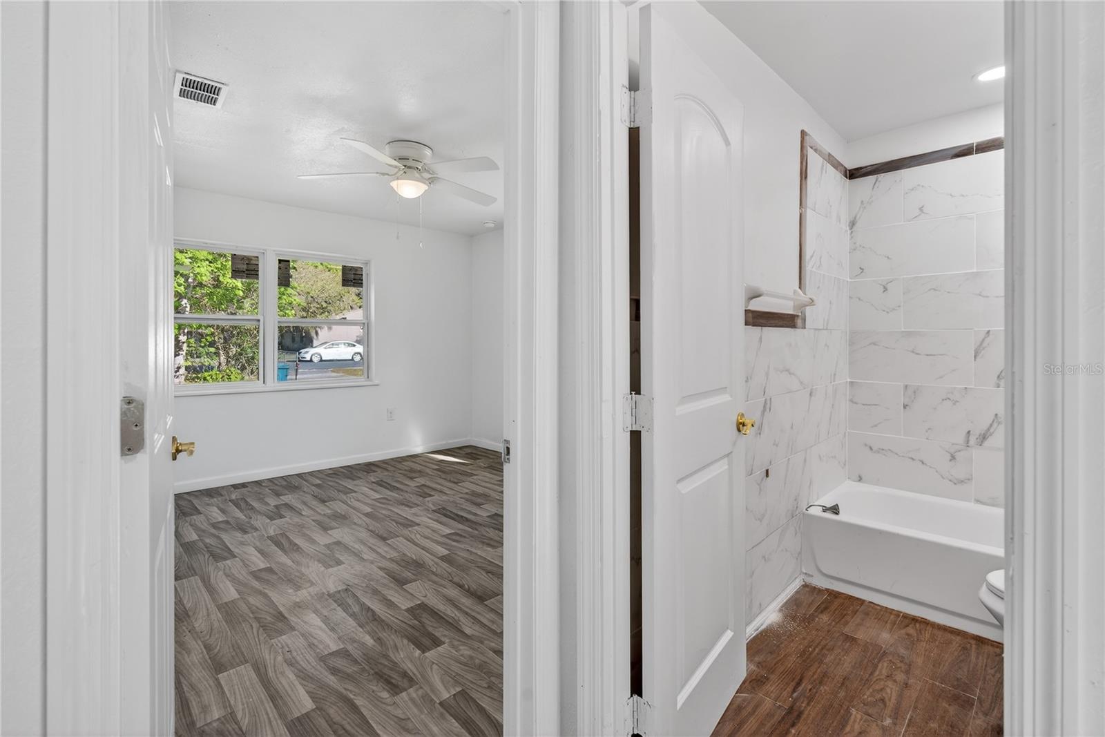 Image 20 of 26 For 2220 1st Avenue