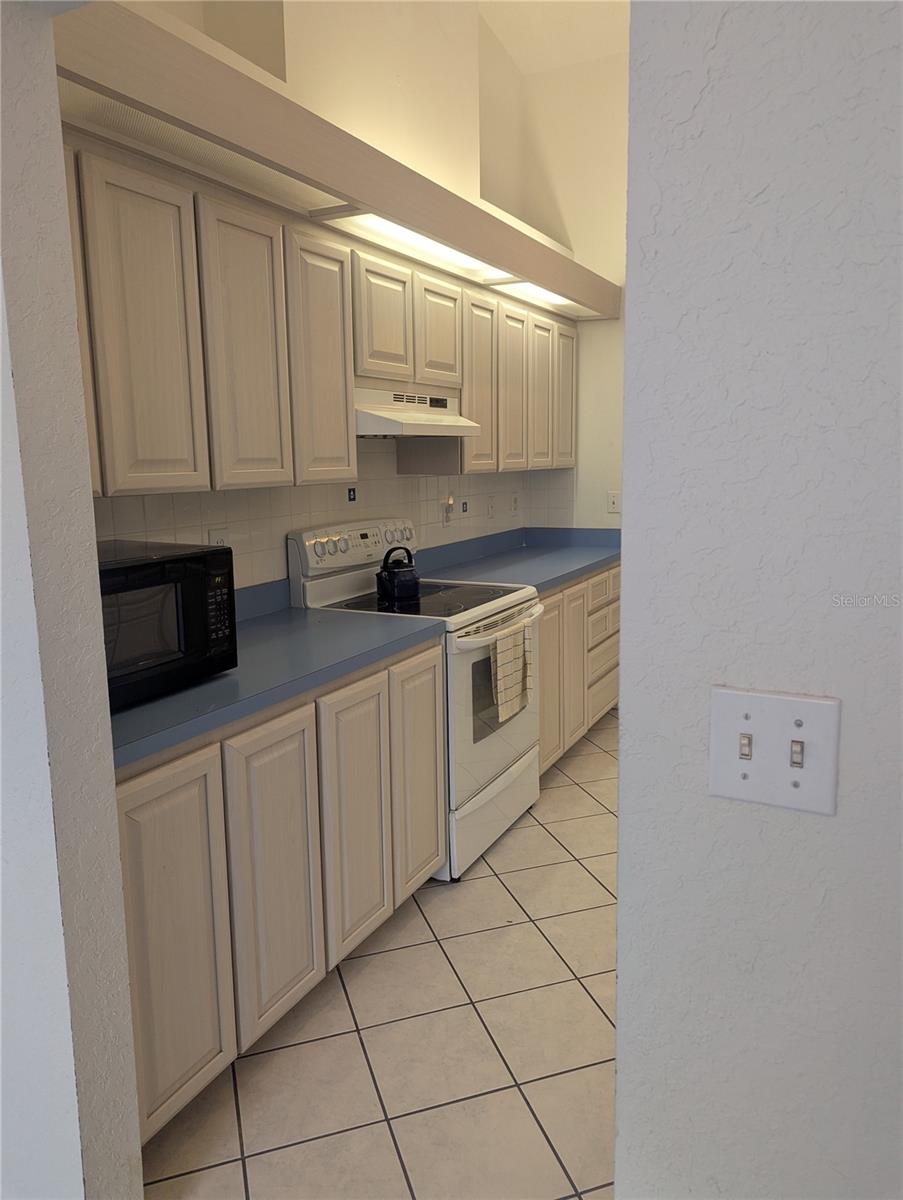 Image 17 of 67 For 10816 83rd Avenue