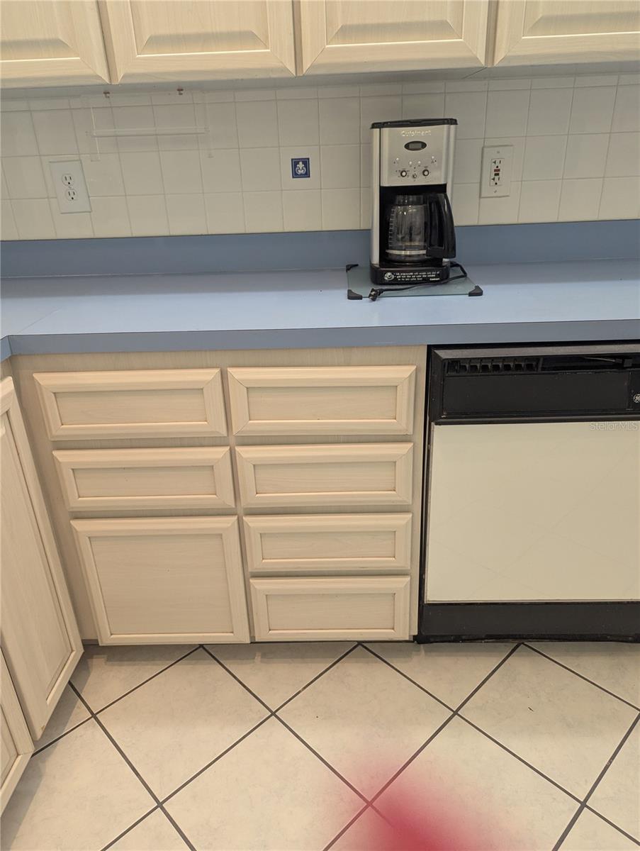 Image 19 of 67 For 10816 83rd Avenue