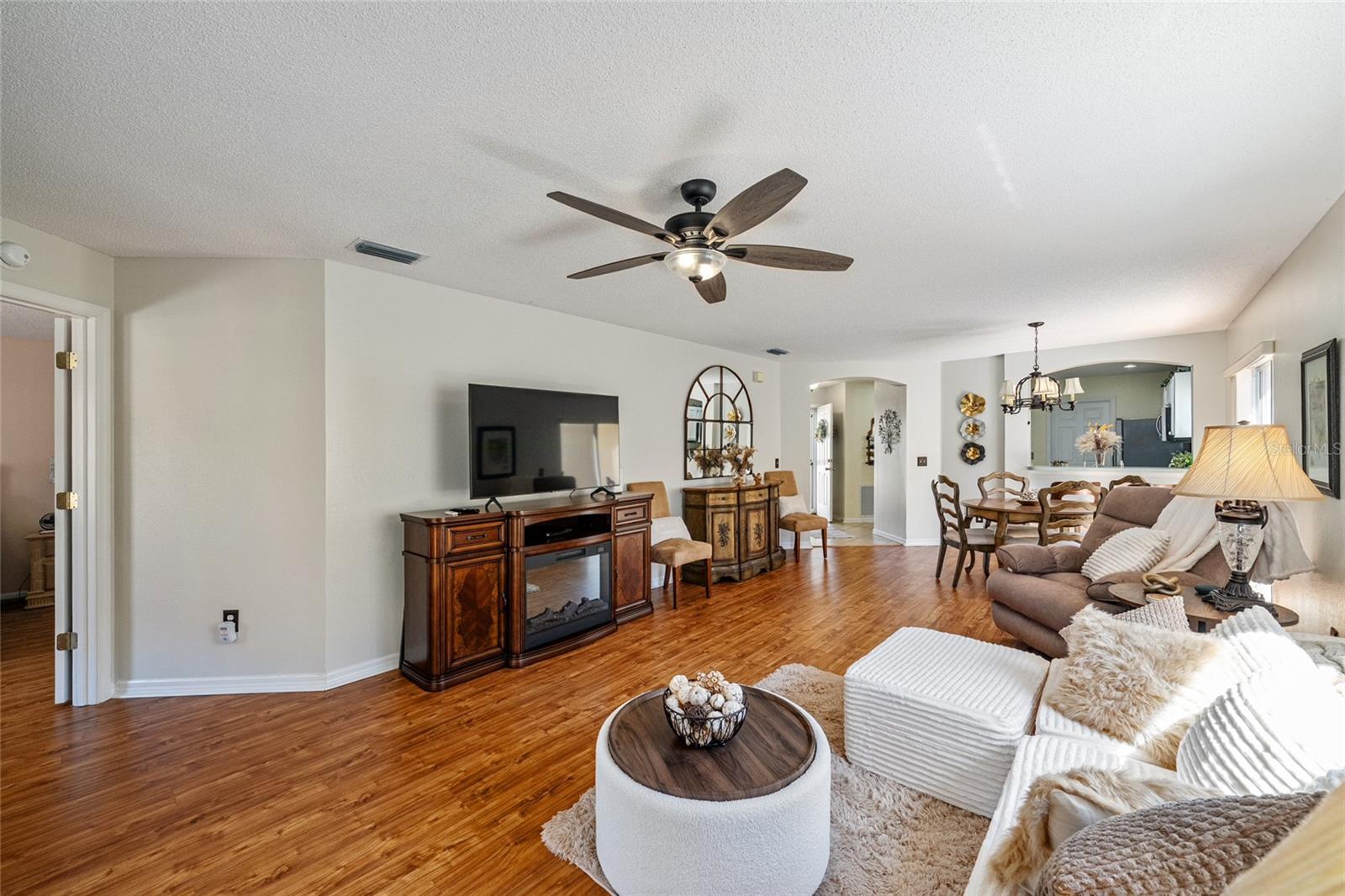 Image 15 of 50 For 1104 San Bernardo Road