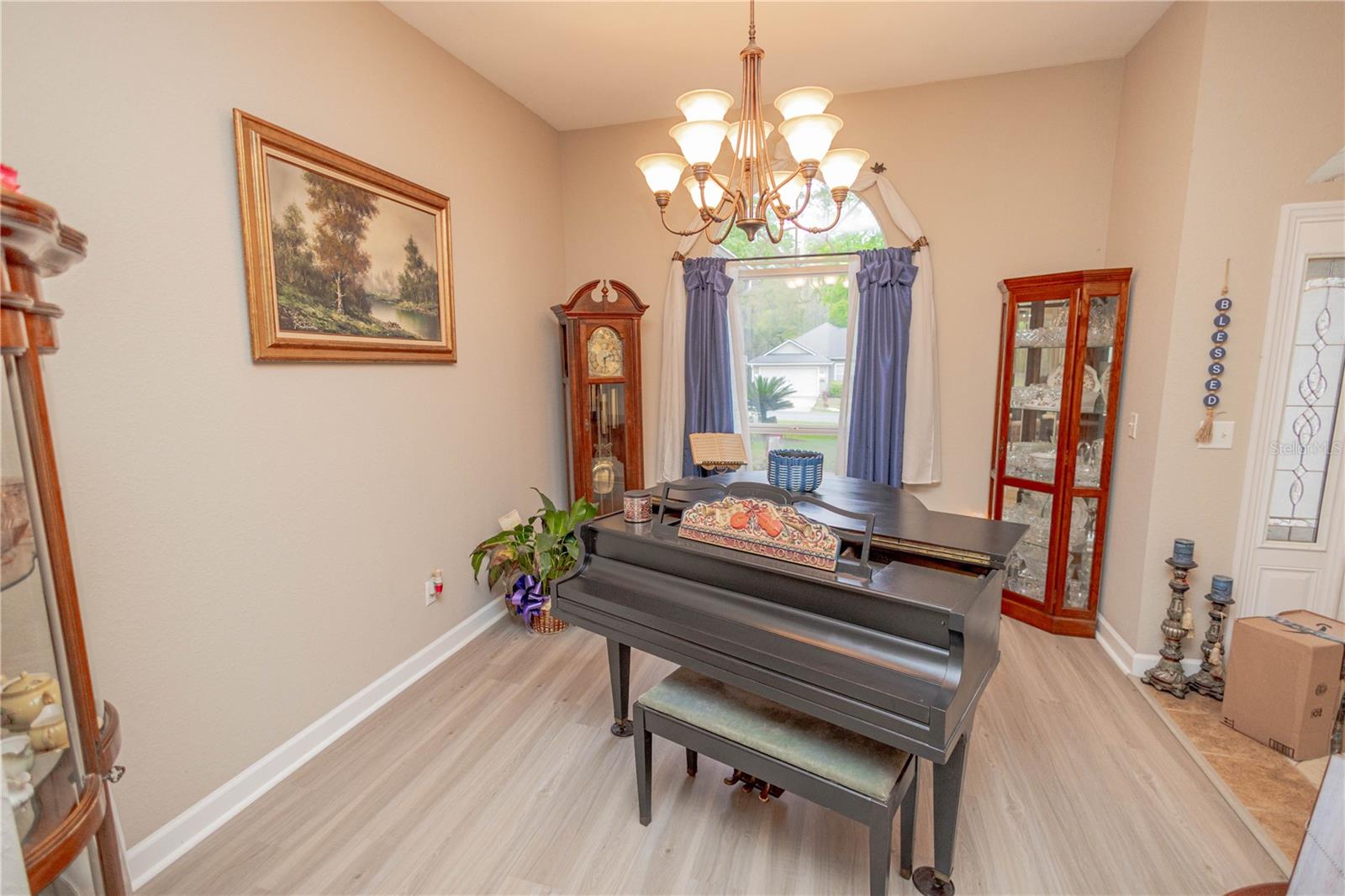 Image 14 of 45 For 288 Inwood Court