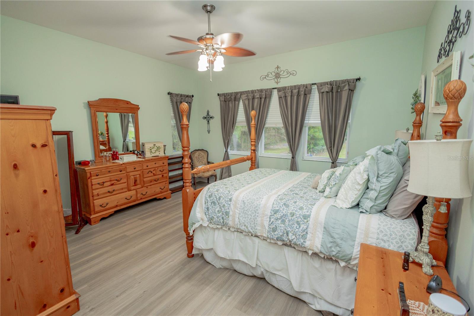 Image 16 of 45 For 288 Inwood Court