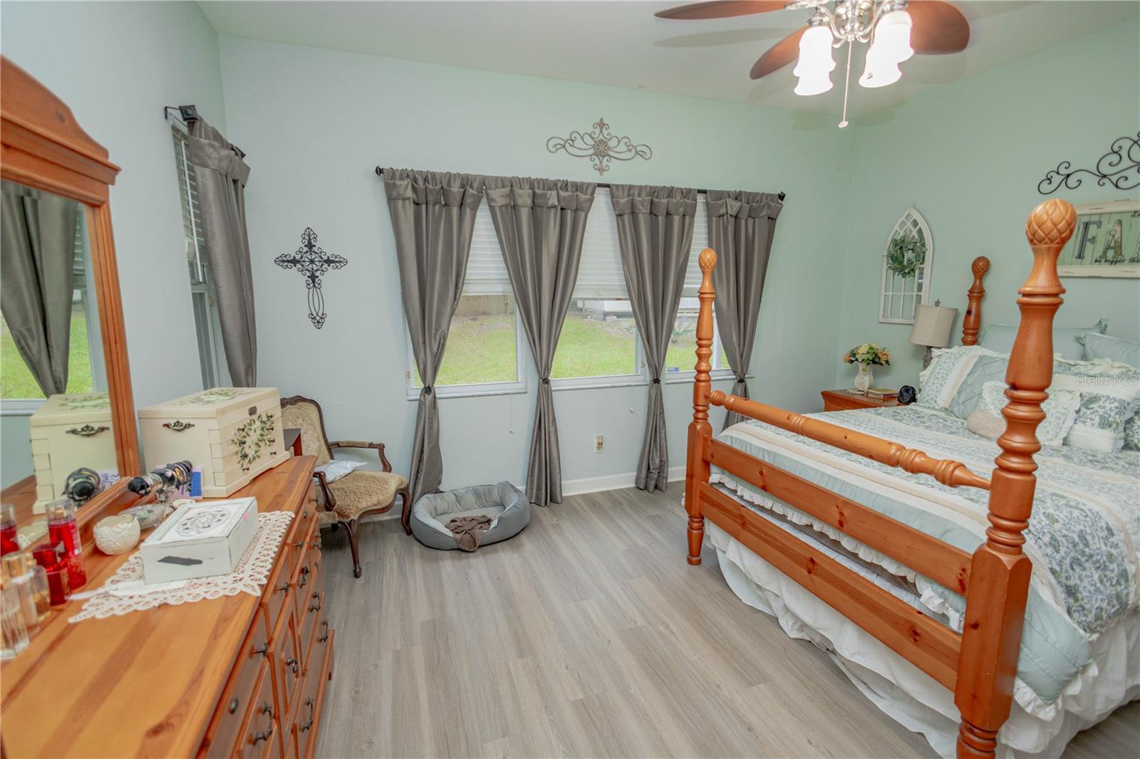 Image 18 of 45 For 288 Inwood Court