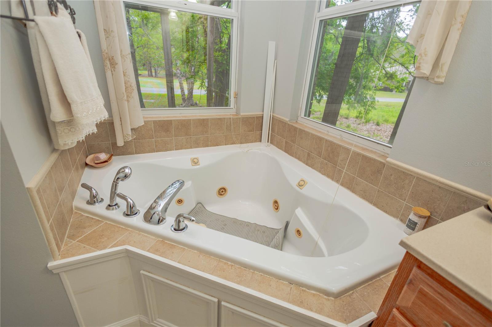 Image 21 of 45 For 288 Inwood Court