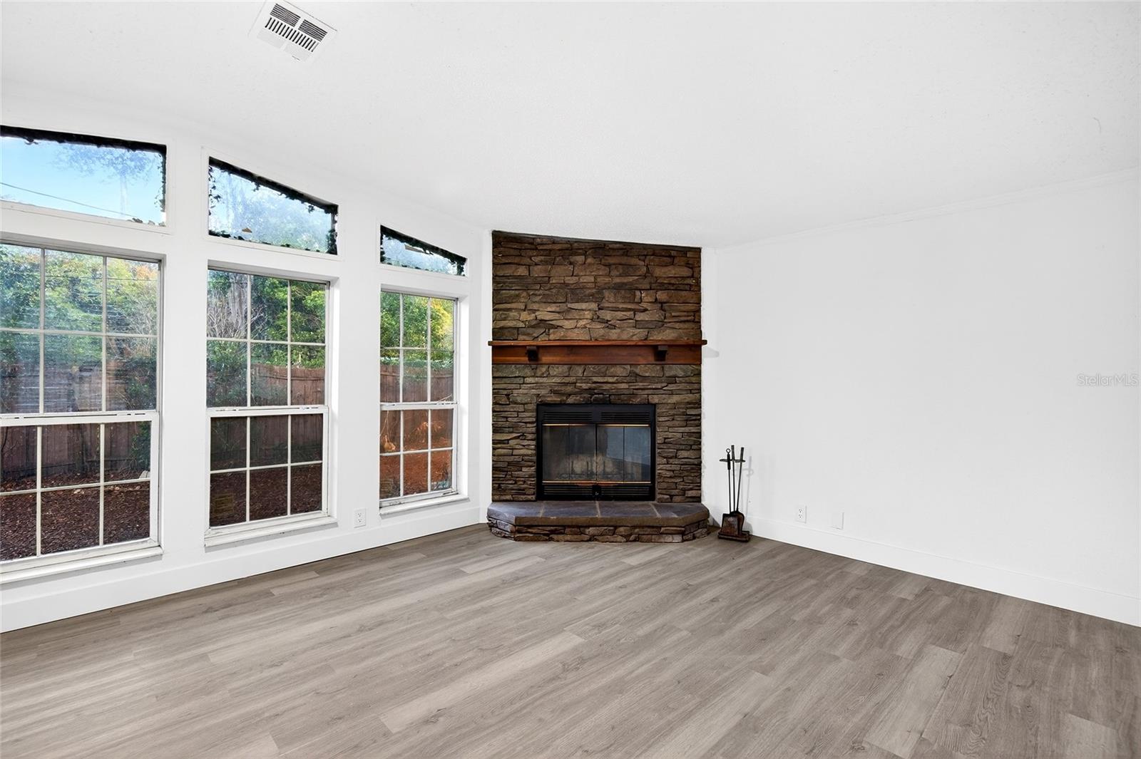 Image 15 of 38 For 11065 145th Lane