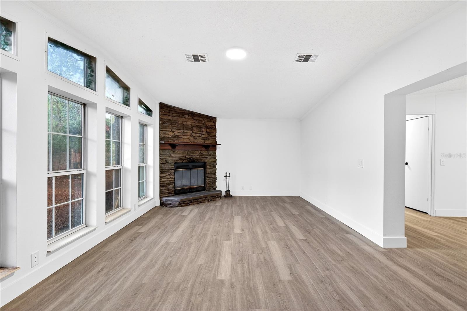 Image 16 of 38 For 11065 145th Lane