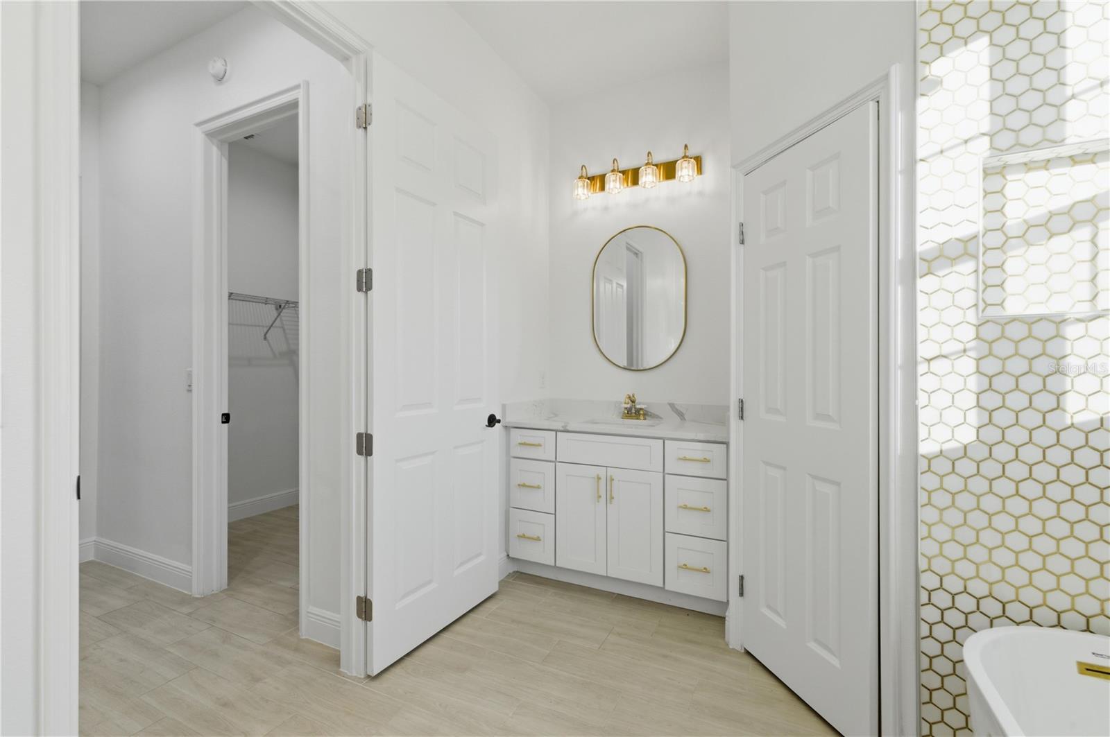 Image 18 of 36 For 4590 172nd Street Road