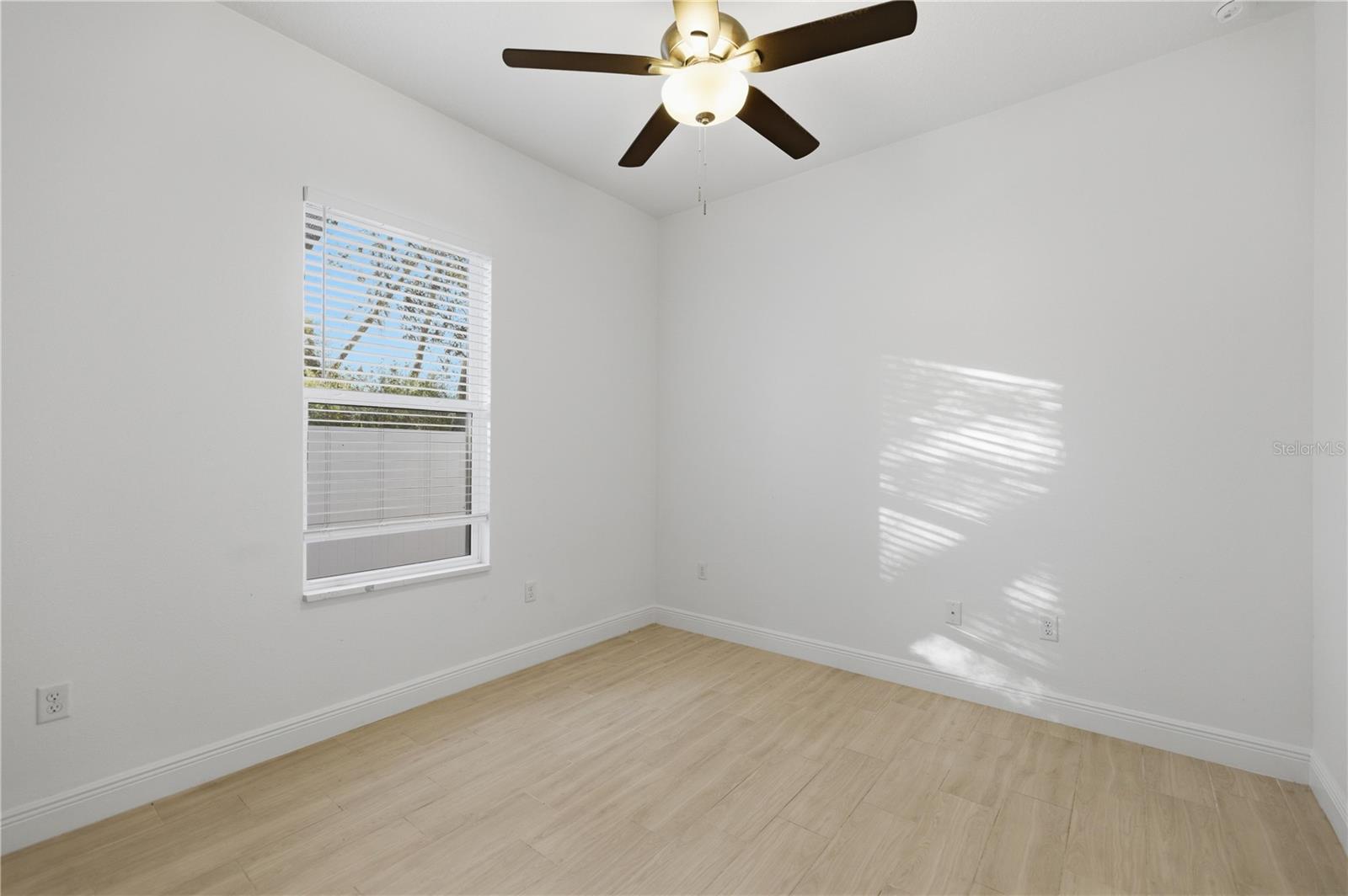 Image 24 of 36 For 4590 172nd Street Road