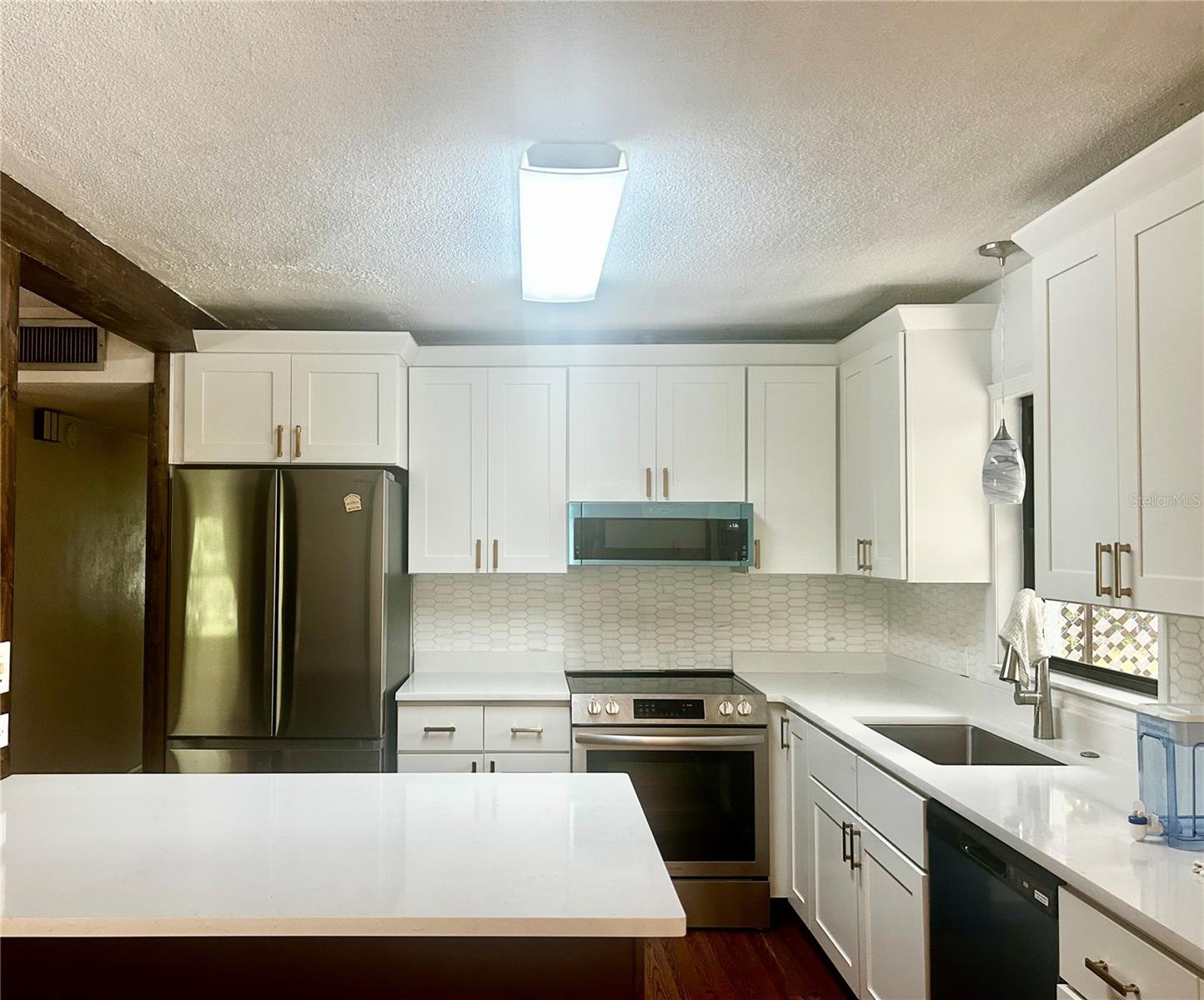 Image 12 of 34 For 410 15th Court