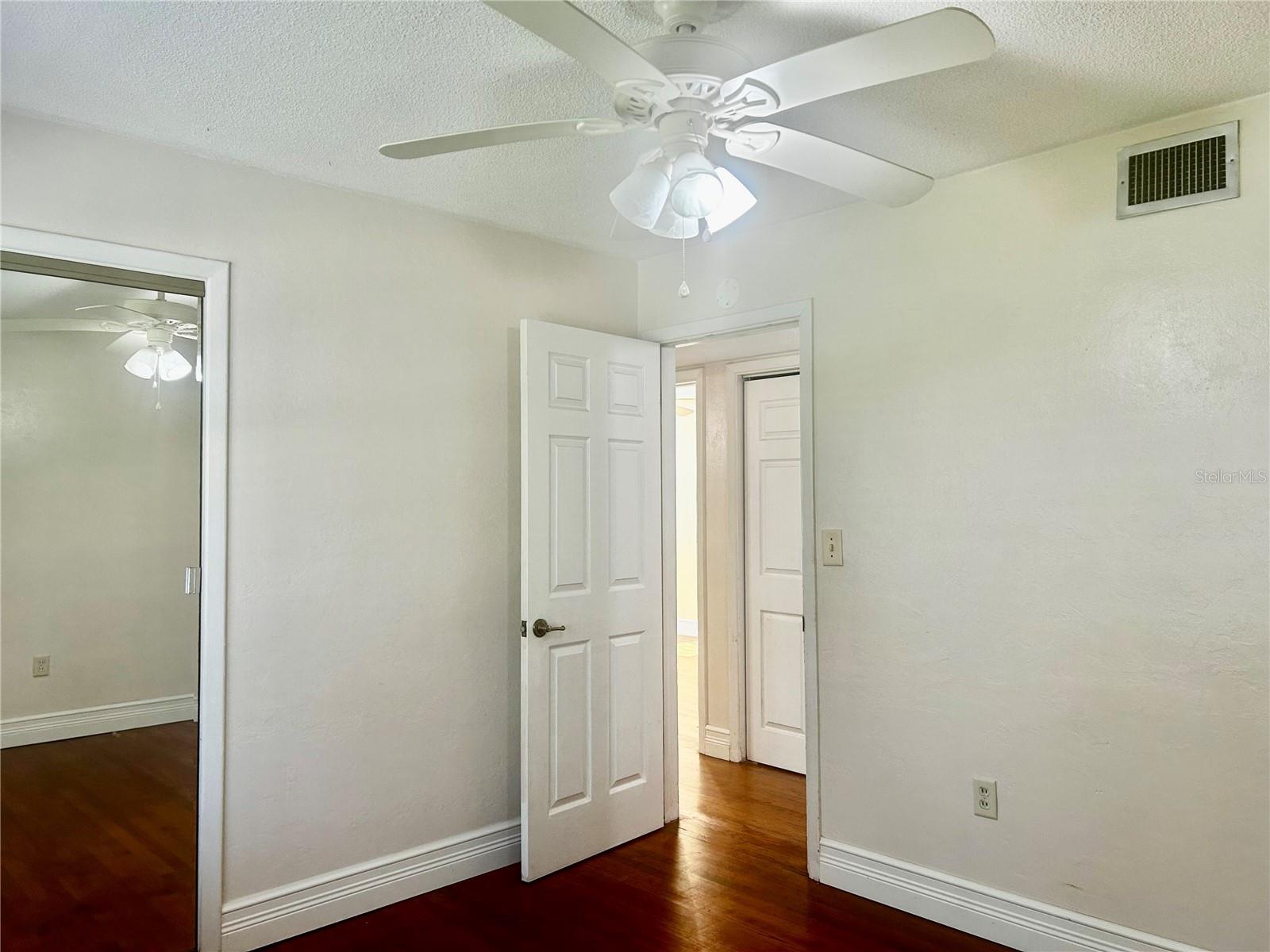 Image 20 of 34 For 410 15th Court