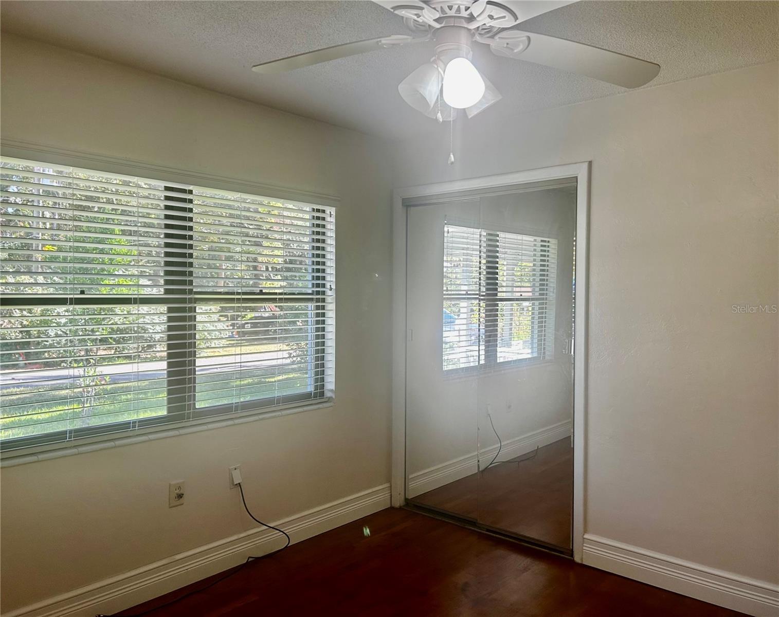 Image 21 of 34 For 410 15th Court