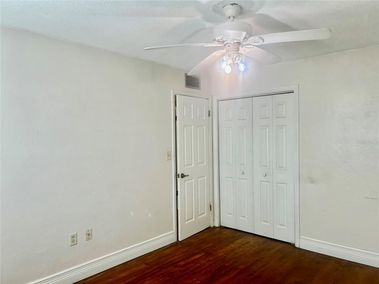 Image 25 of 34 For 410 15th Court