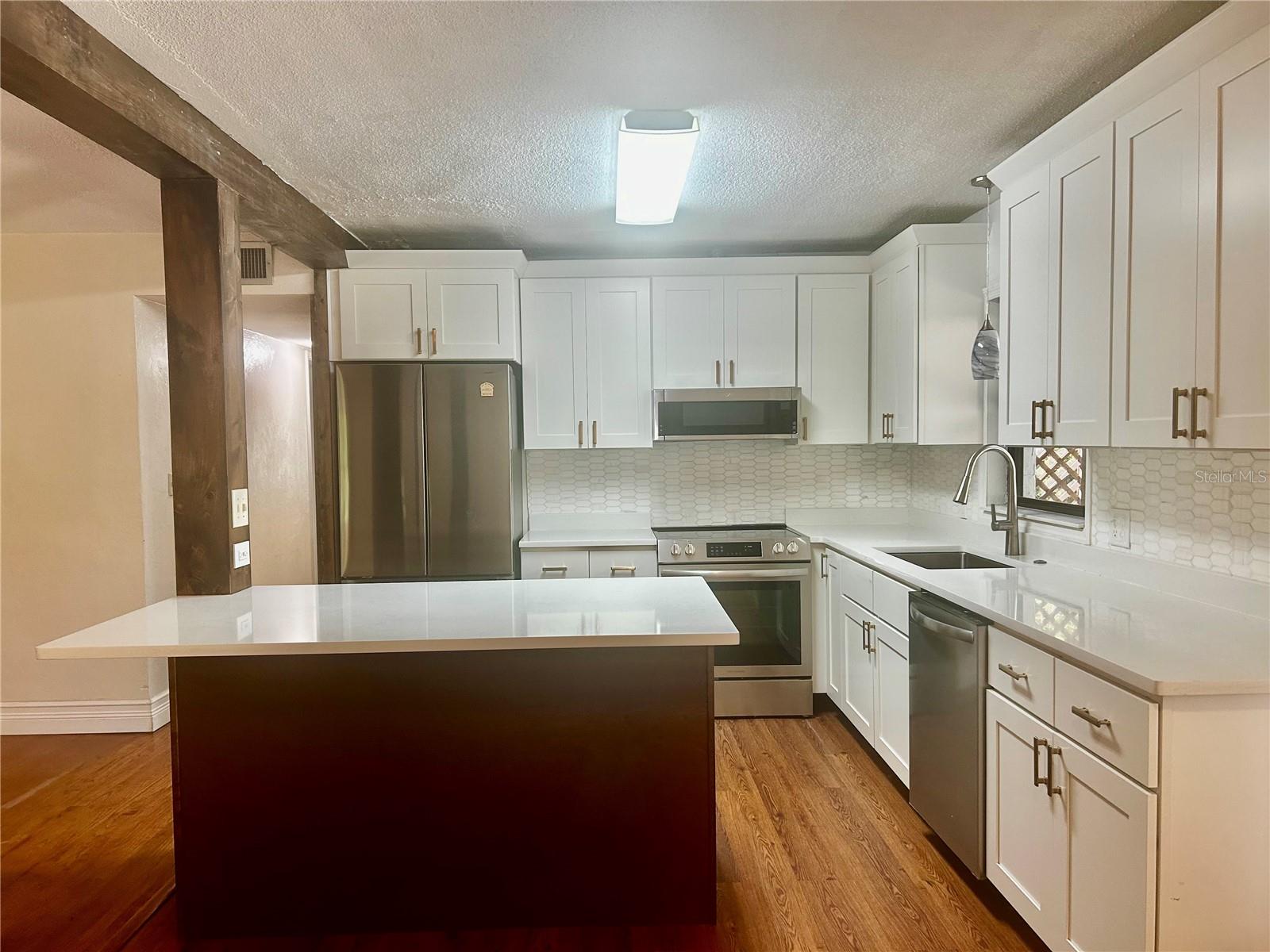 Image 9 of 34 For 410 15th Court