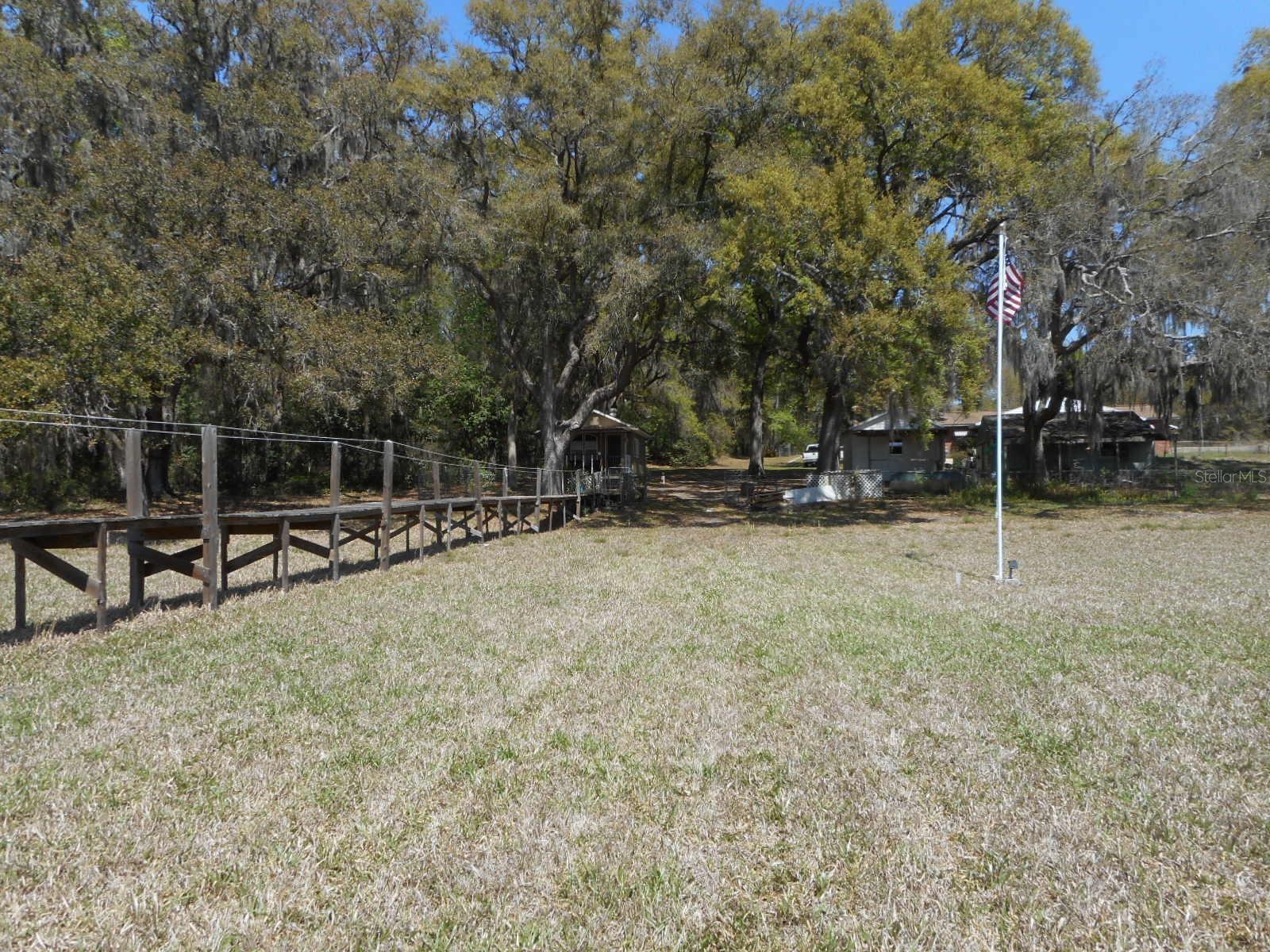 Image 11 of 17 For 880 Shorewood Drive