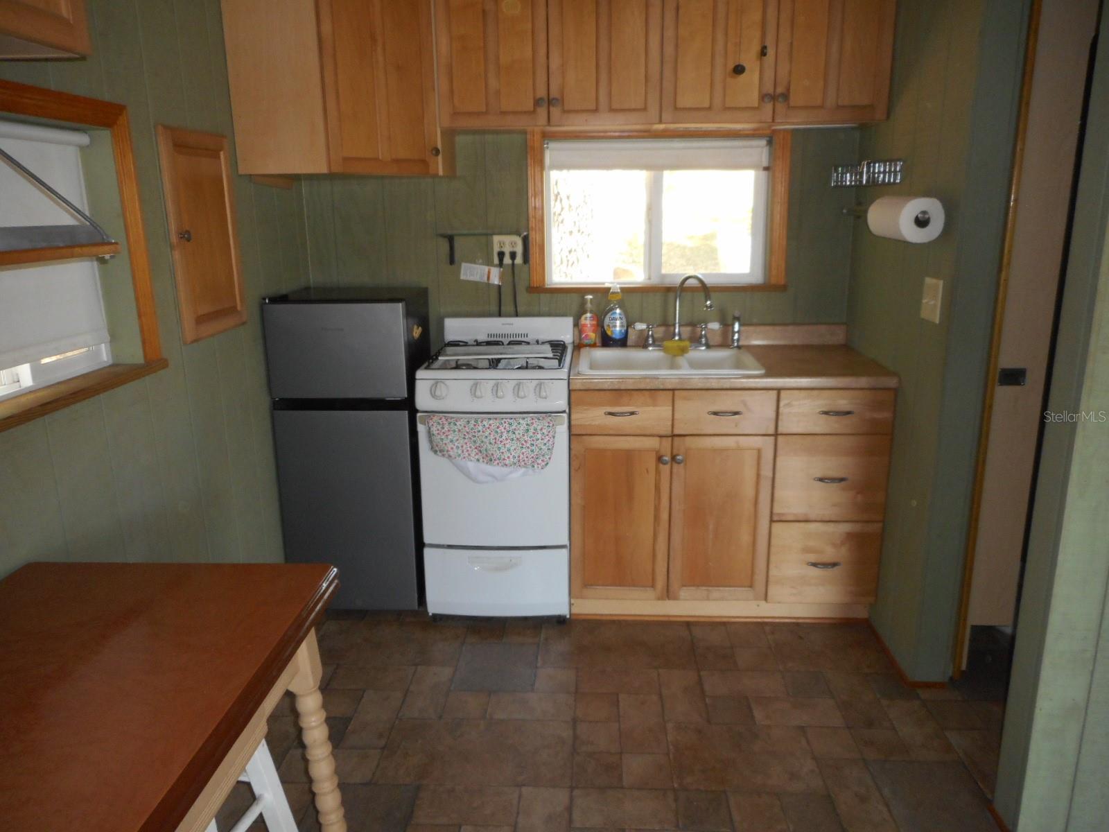 Image 5 of 17 For 880 Shorewood Drive
