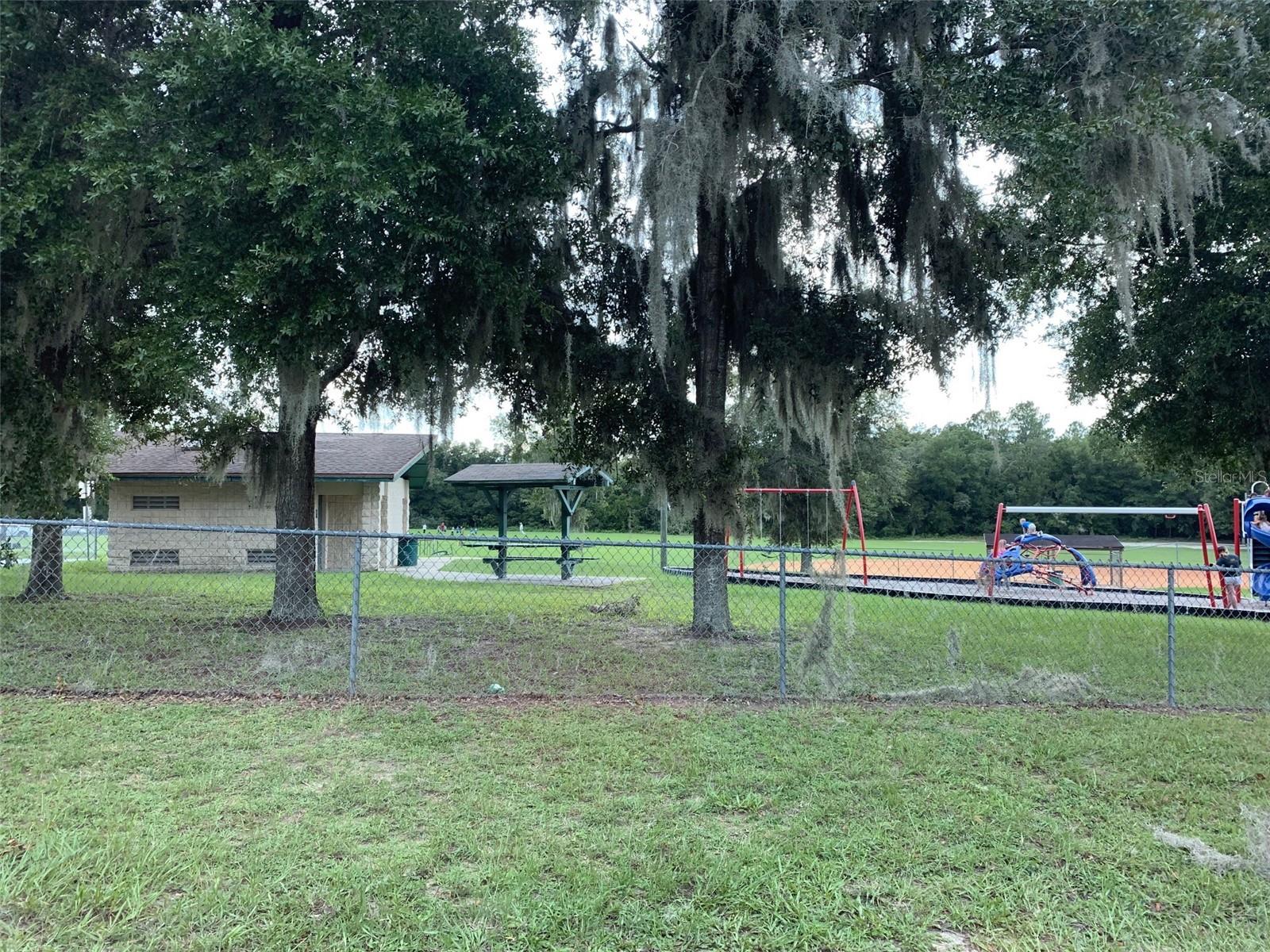 Listing photo id 6 for 1111 Cairo Drive