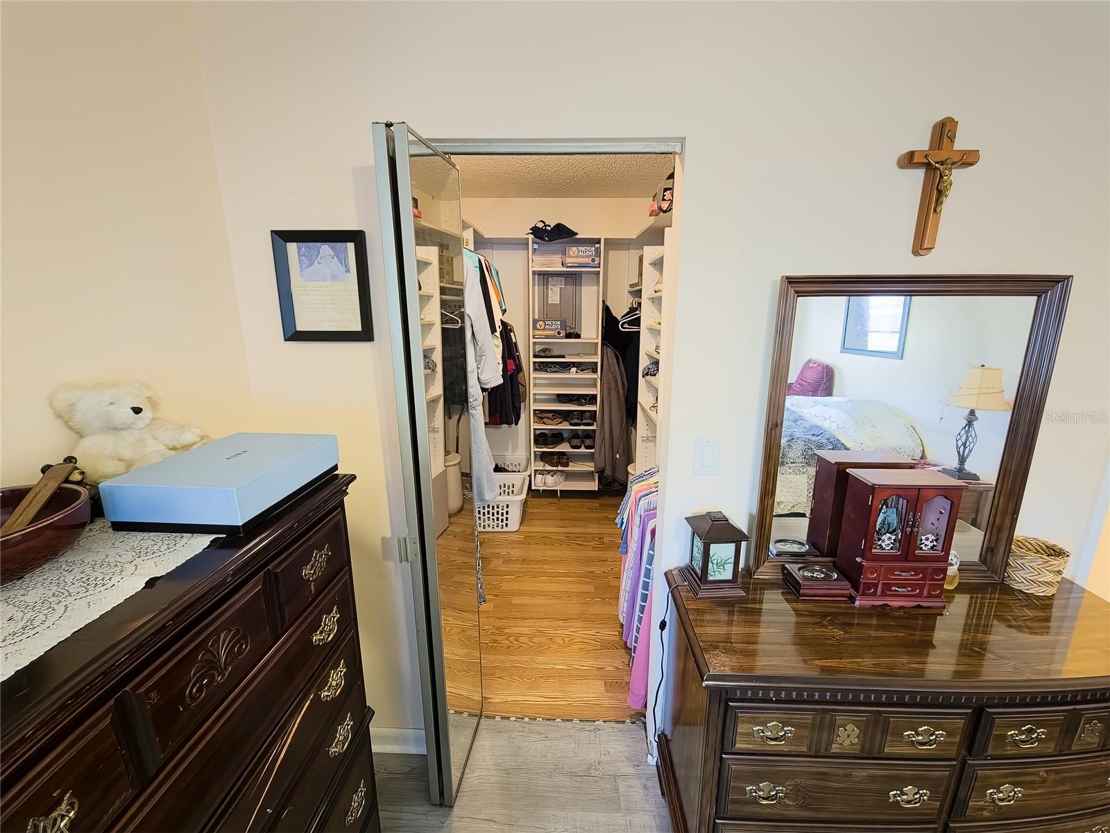 Image 14 of 31 For 9377 102nd Place