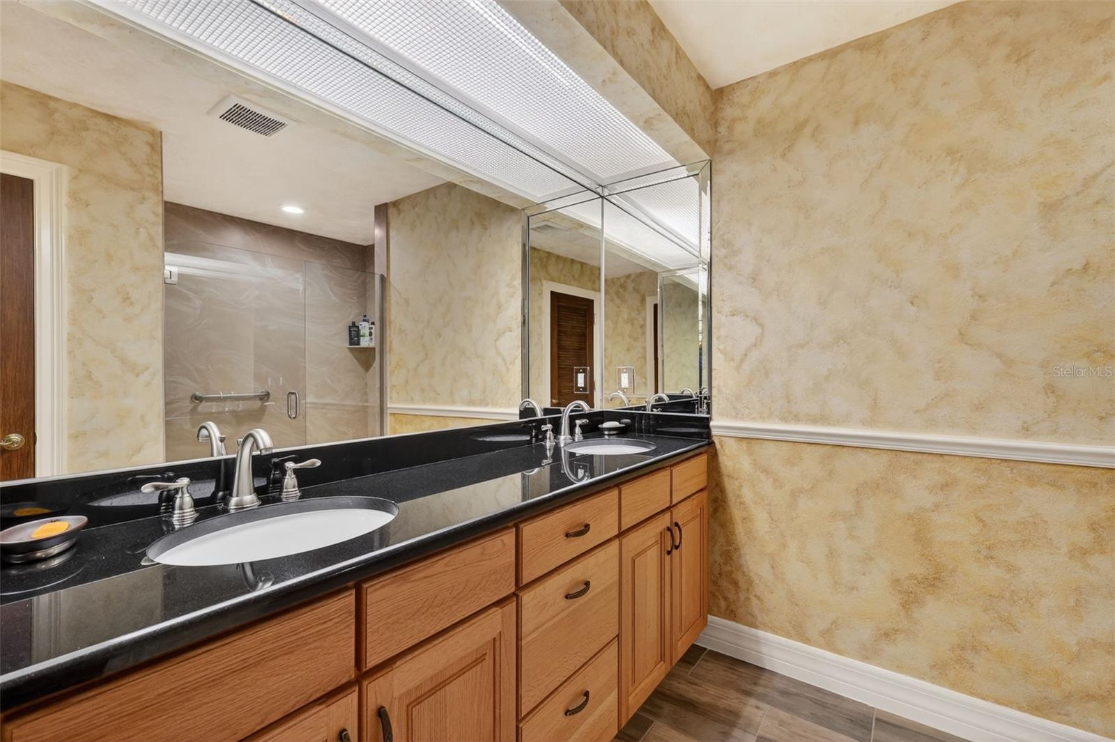 Image 33 of 48 For 13033 158th Lane