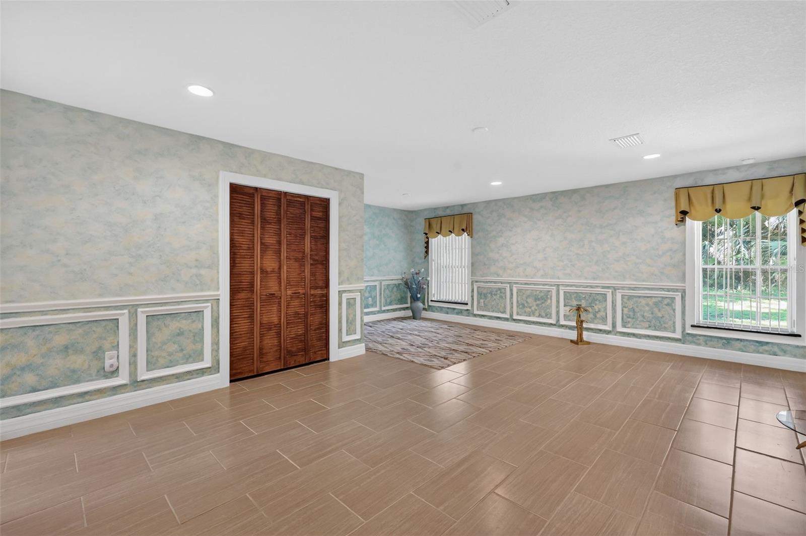 Image 36 of 48 For 13033 158th Lane