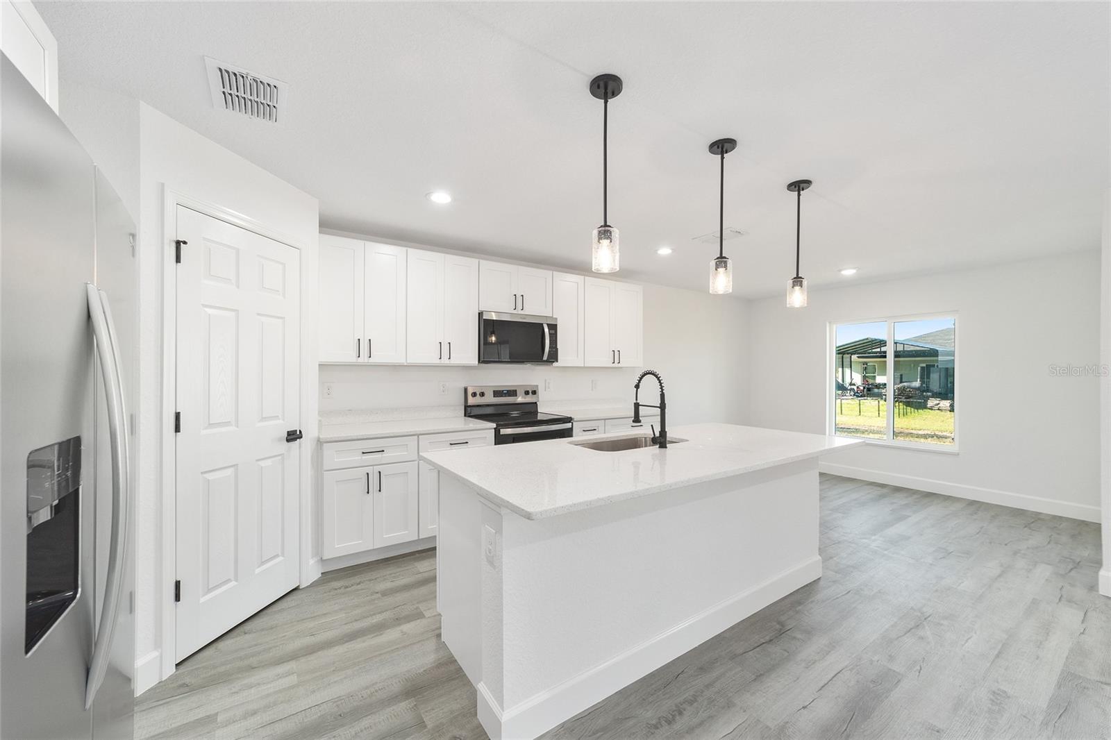 Image 12 of 45 For 191 Juniper Loop Circle