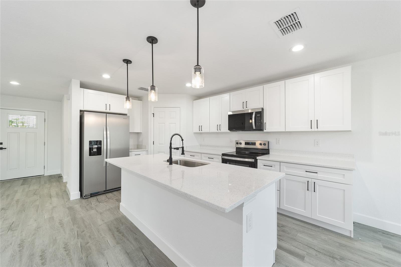 Image 14 of 45 For 191 Juniper Loop Circle