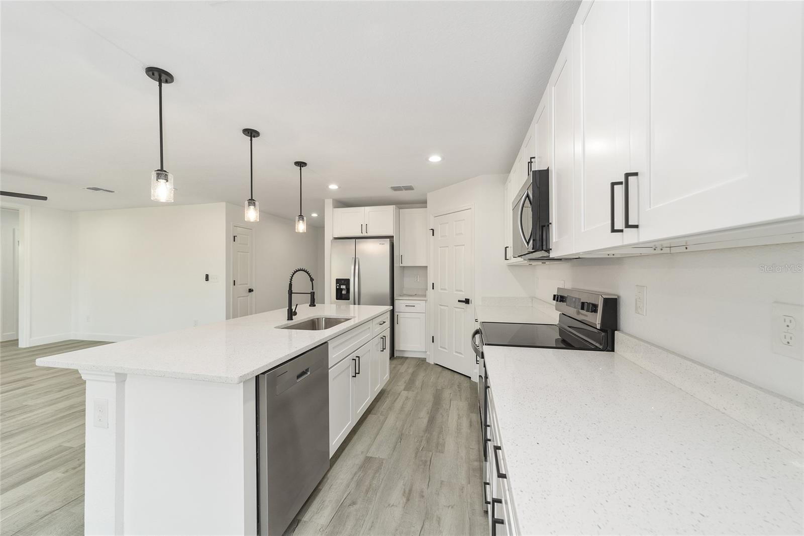 Image 15 of 45 For 191 Juniper Loop Circle