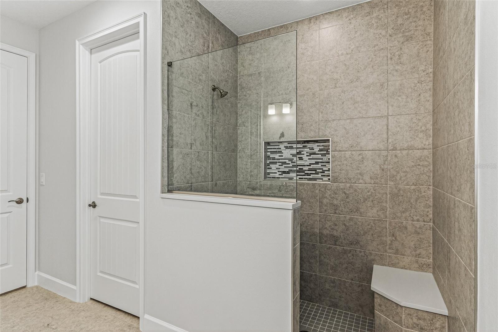 Image 35 of 47 For 450 Hammond Street Sw