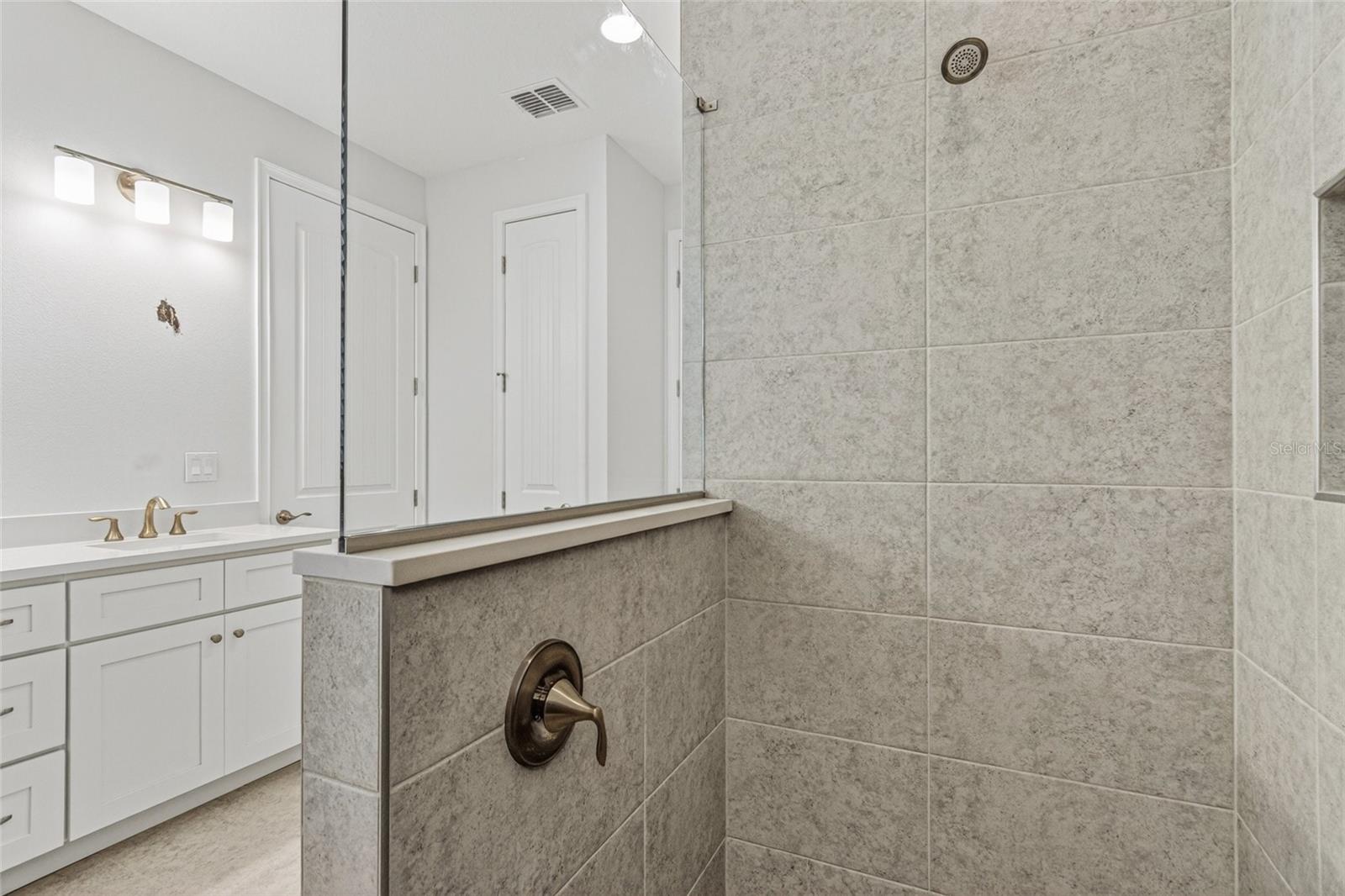 Image 36 of 47 For 450 Hammond Street Sw