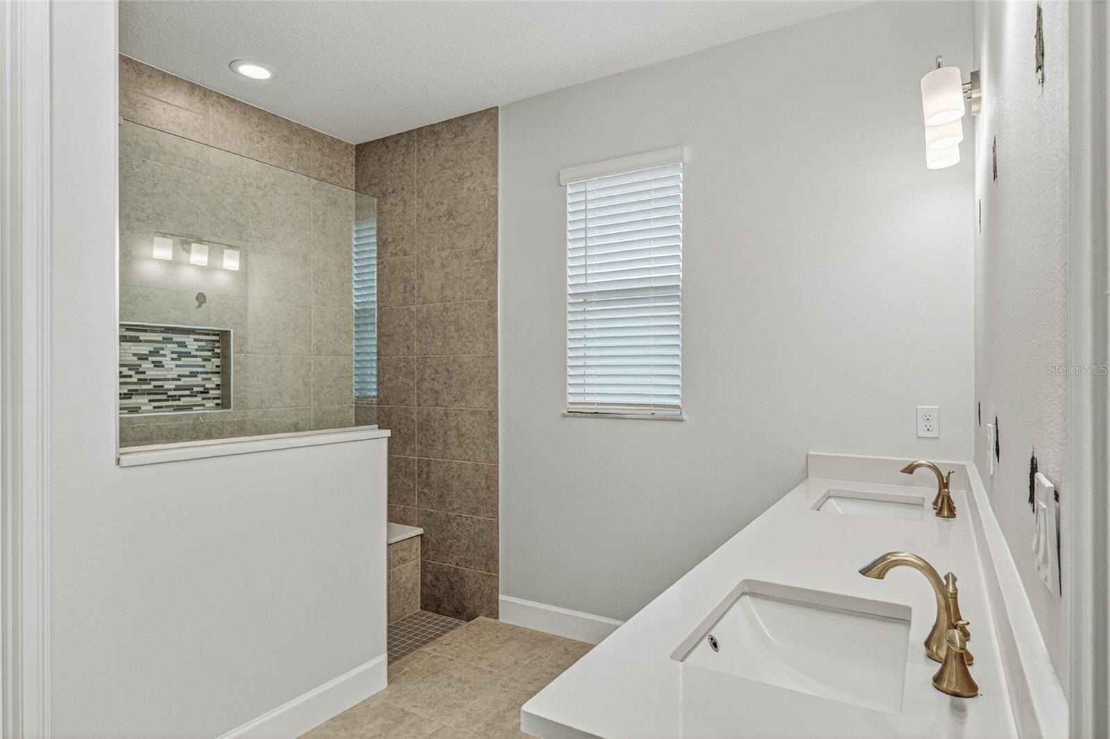 Image 37 of 47 For 450 Hammond Street Sw