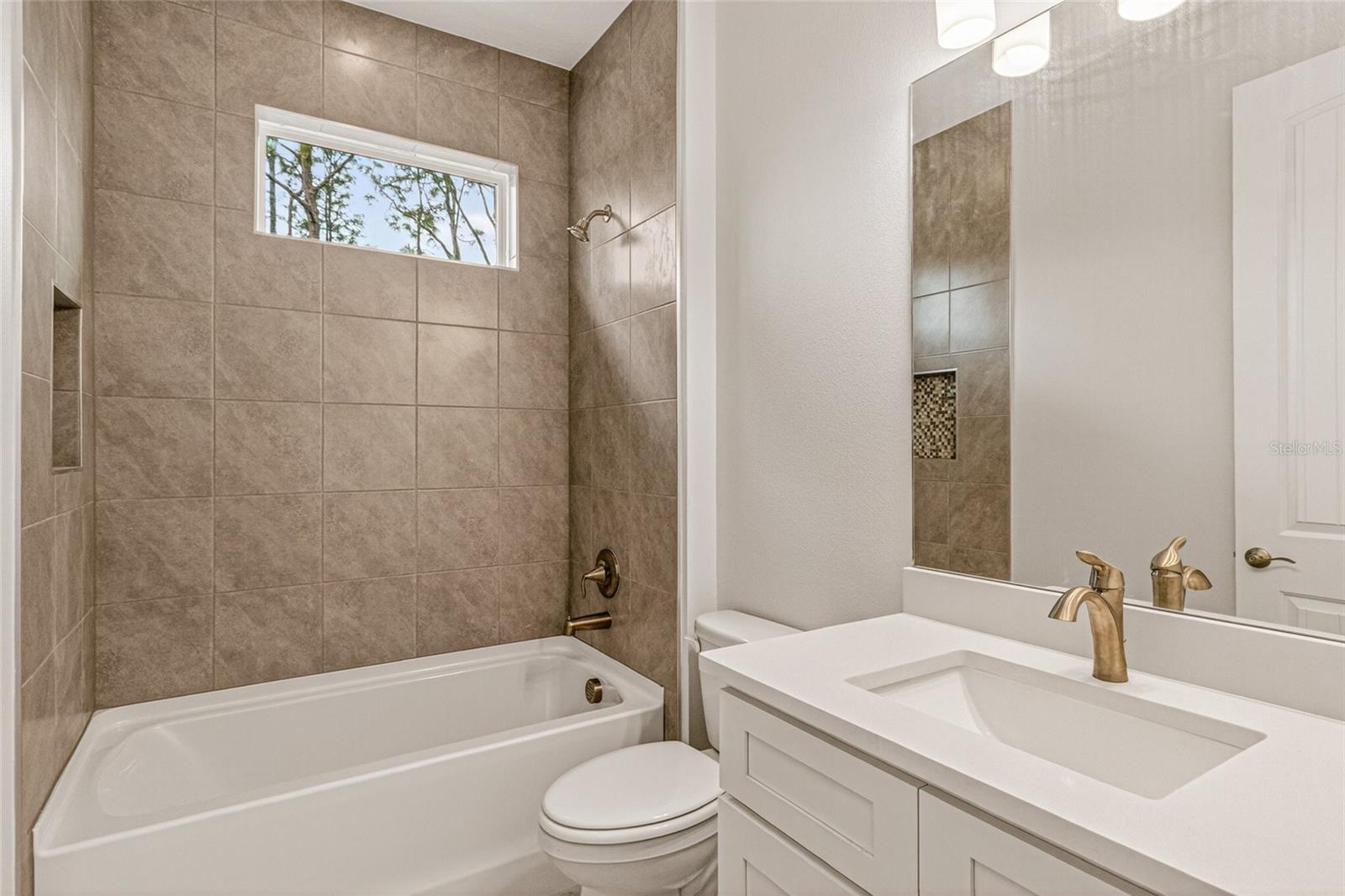 Image 40 of 47 For 450 Hammond Street Sw