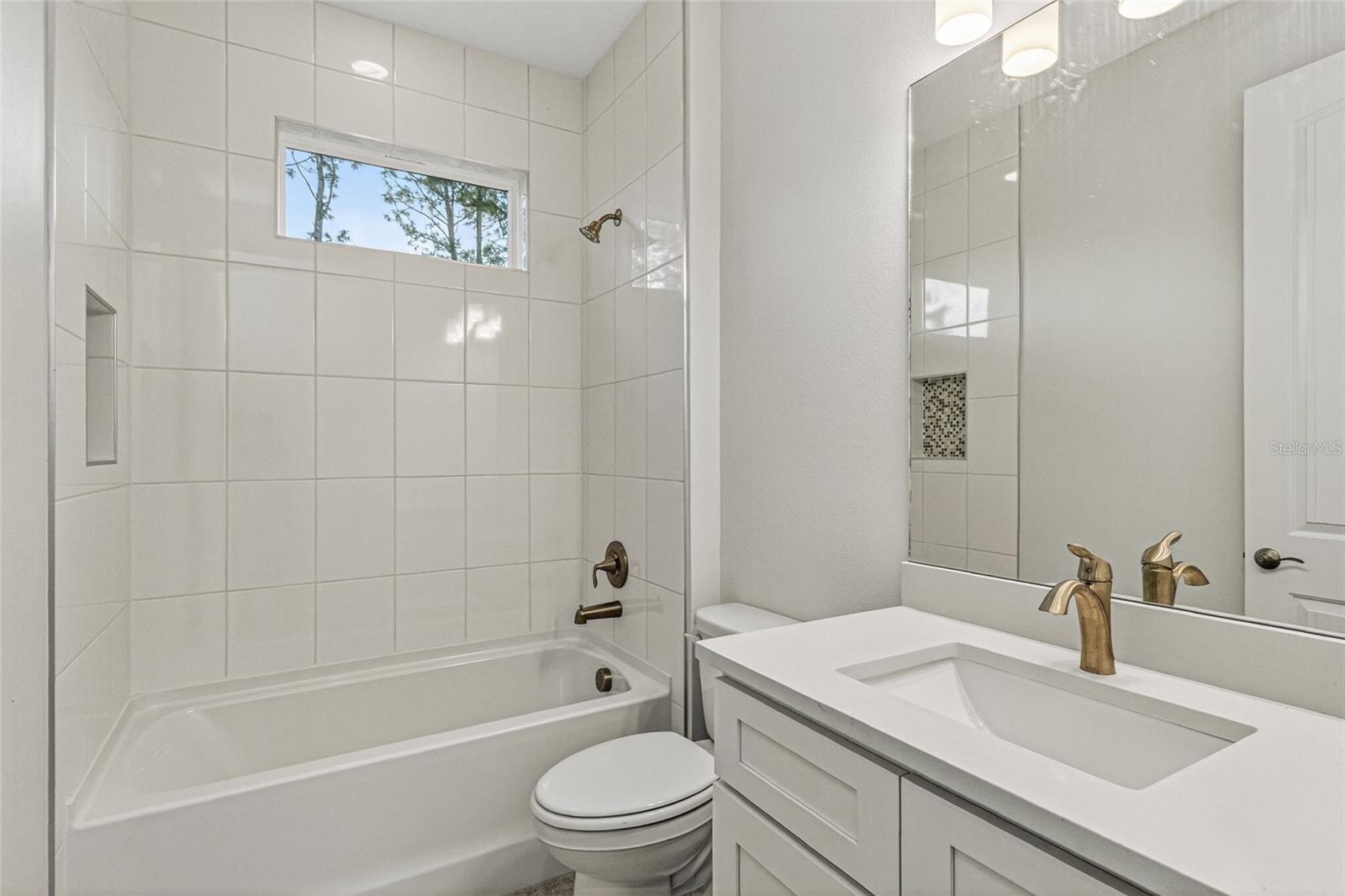 Image 43 of 47 For 450 Hammond Street Sw