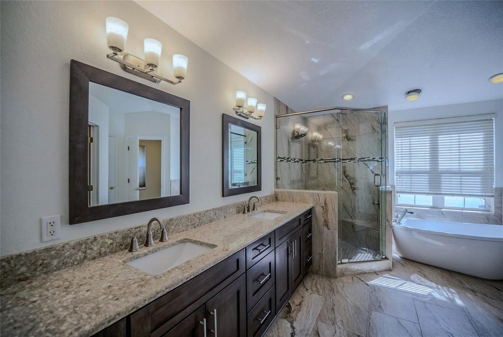 Image 10 of 49 For 6598 11th Loop