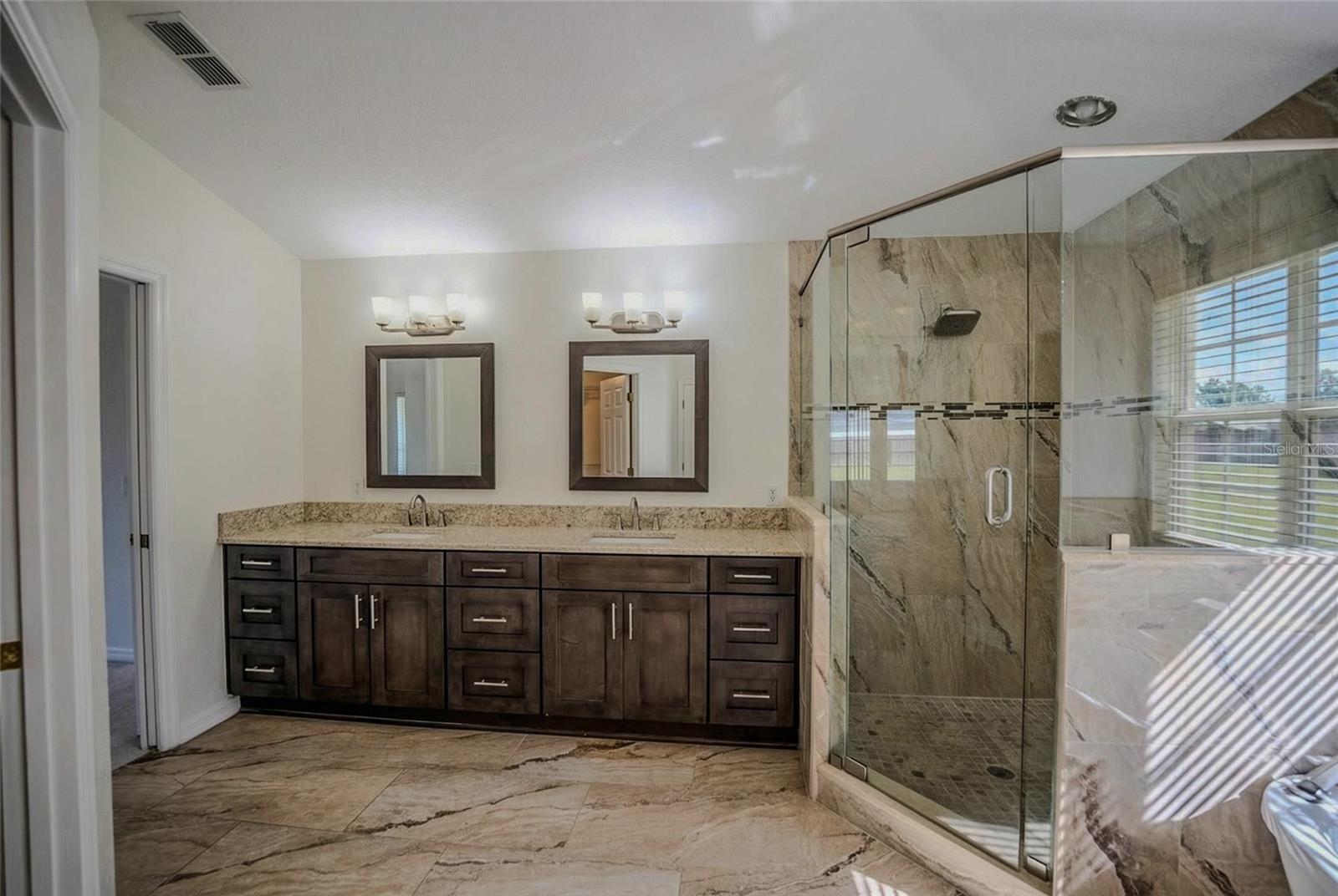 Image 8 of 49 For 6598 11th Loop