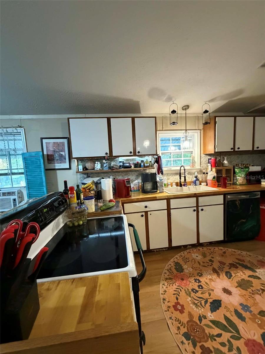 Image 3 of 10 For 8690 160th Street