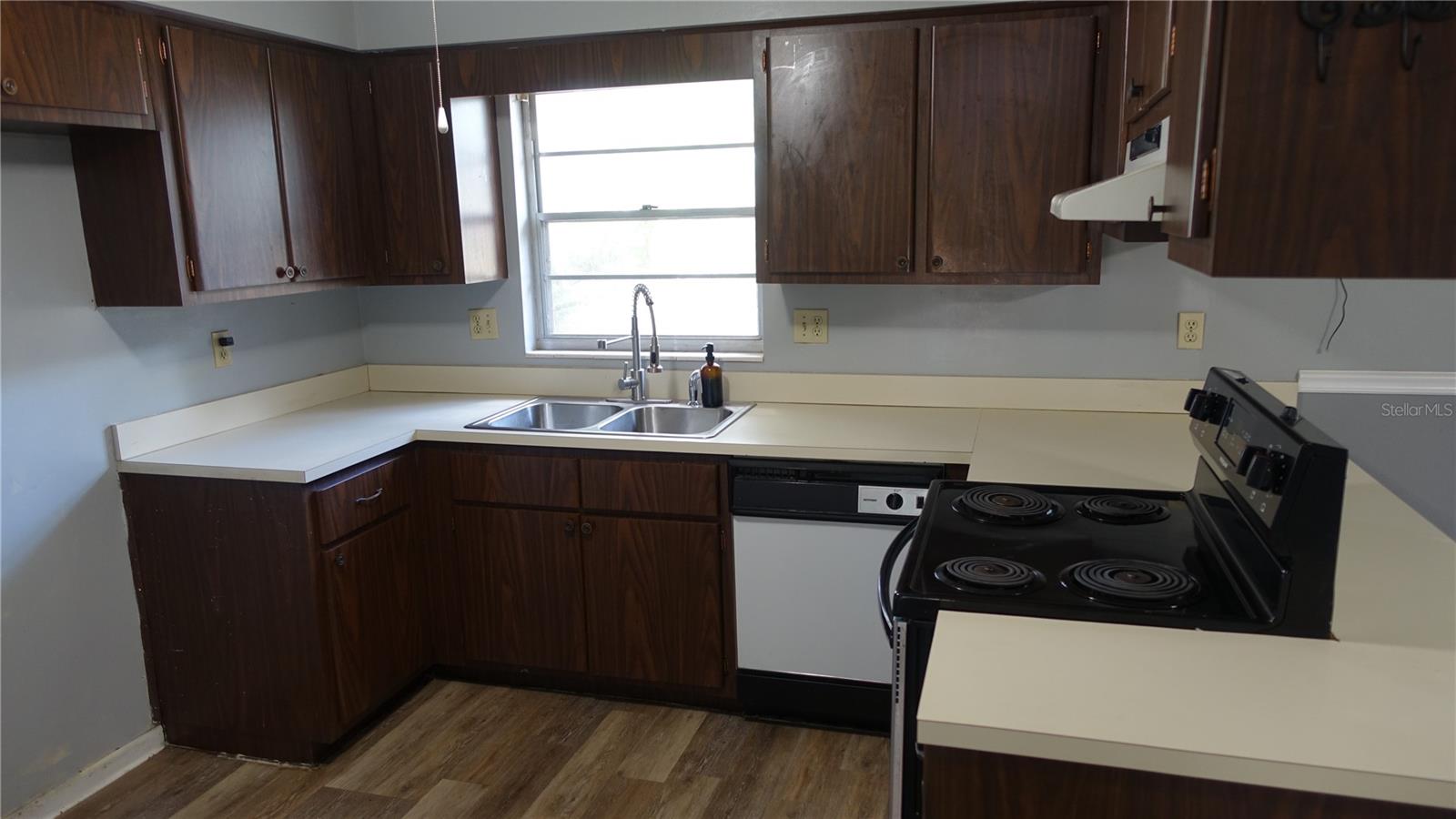 Image 4 of 52 For 4910 39th Terrace Nw