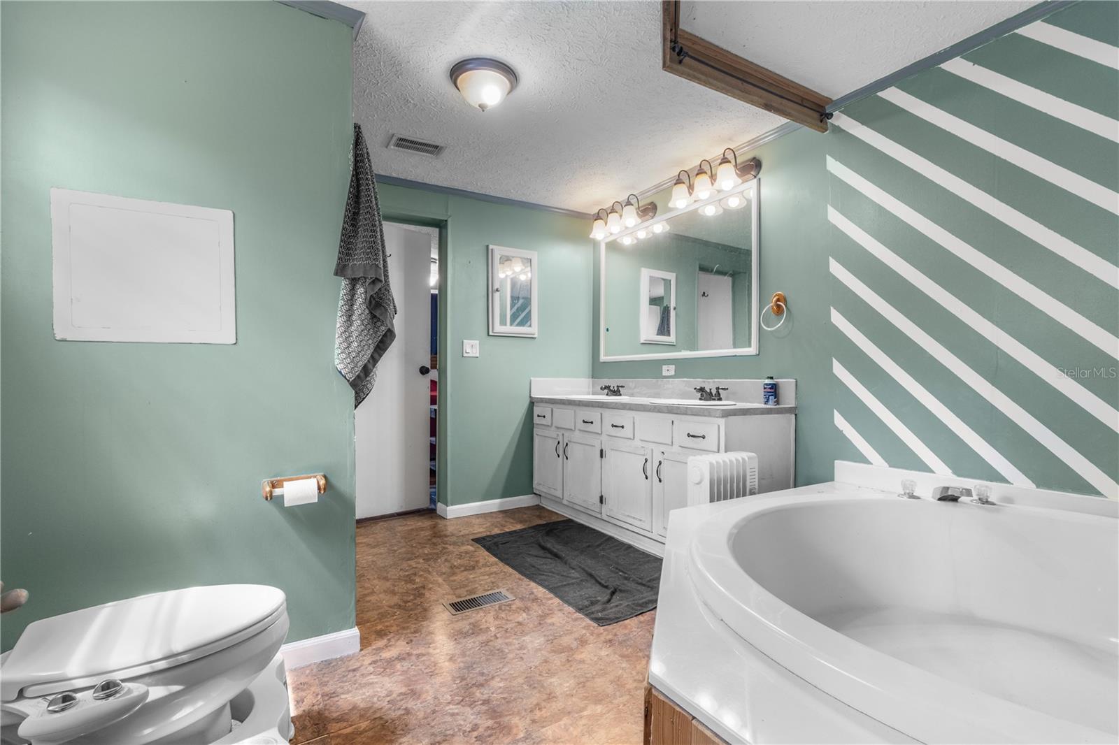 Image 18 of 37 For 13219 32nd Terrace