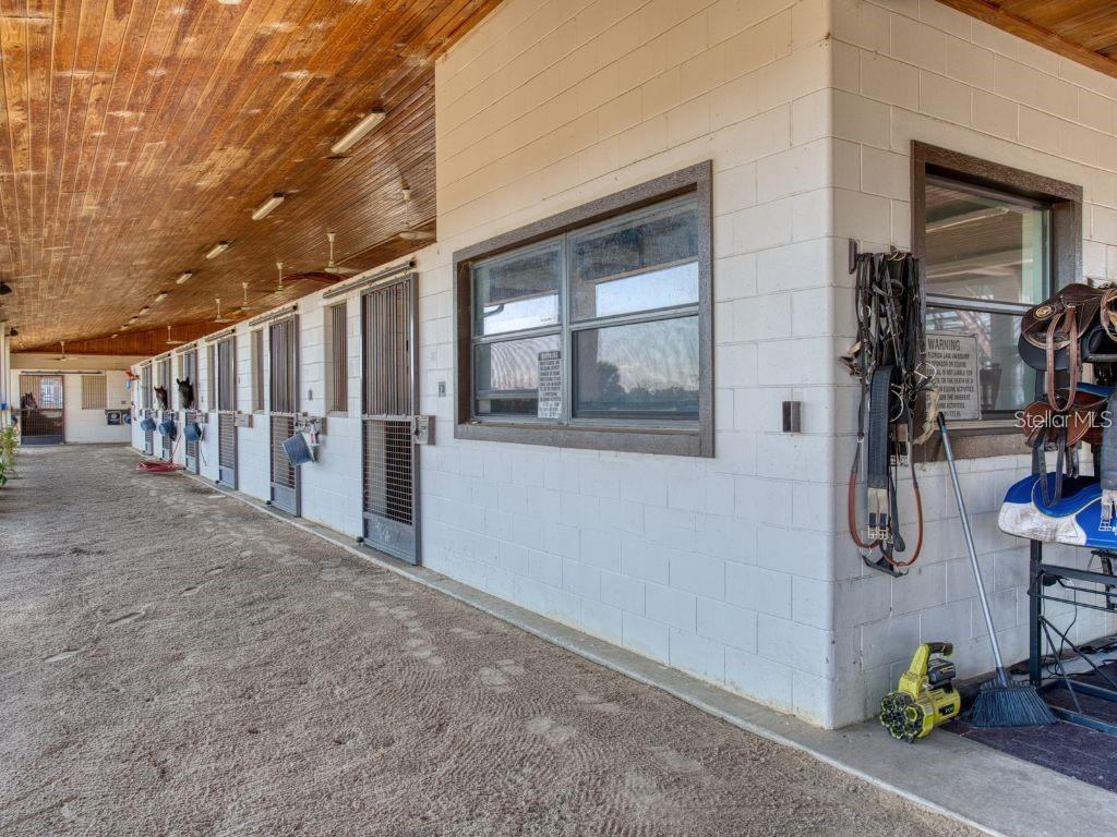 Listing photo id 11 for 1345-1 155 Place